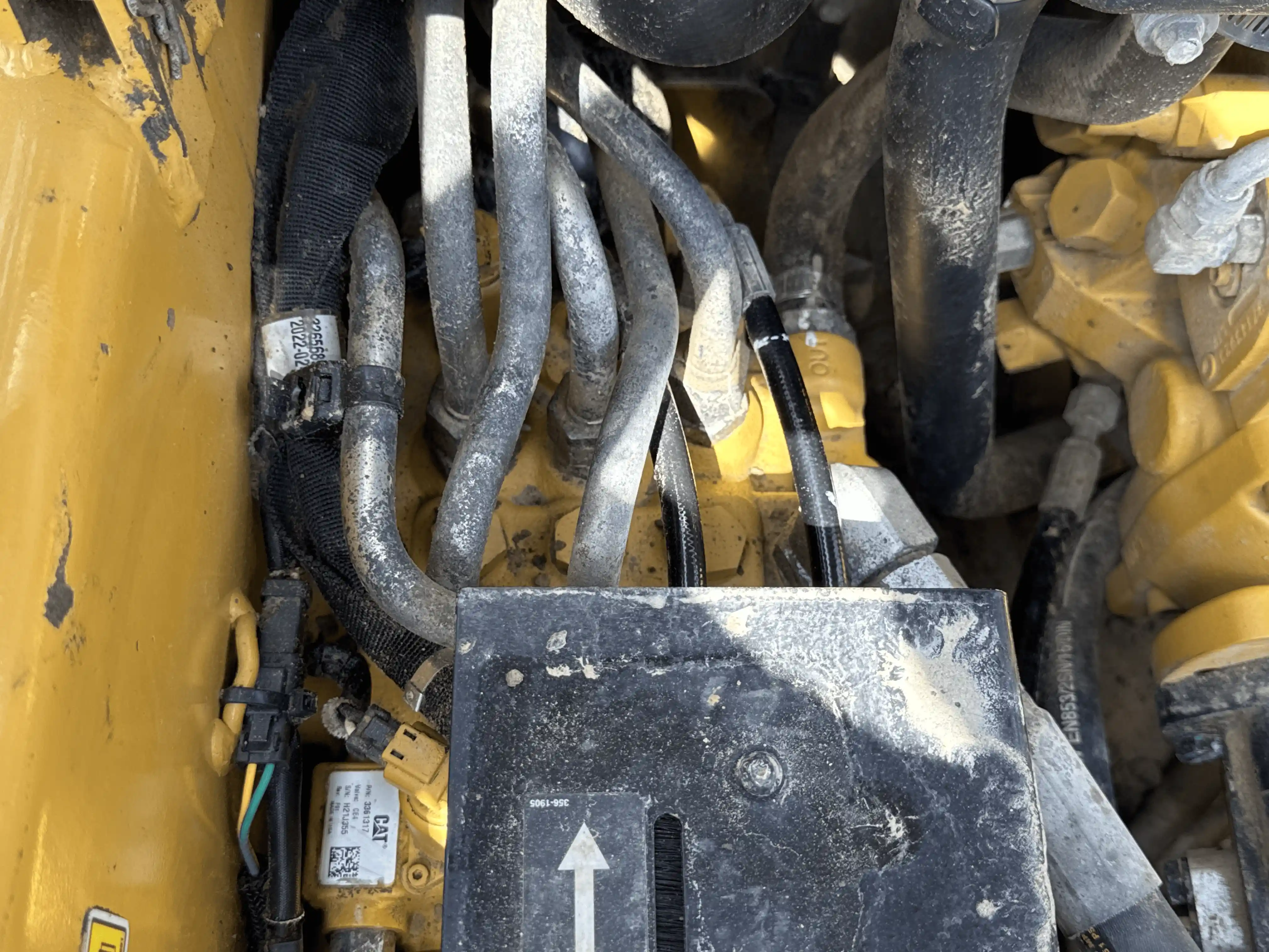 SSL-004-Cat-226B3-skid-steer-loader-inspection-hydraulics-main-control-valve-MCV-1