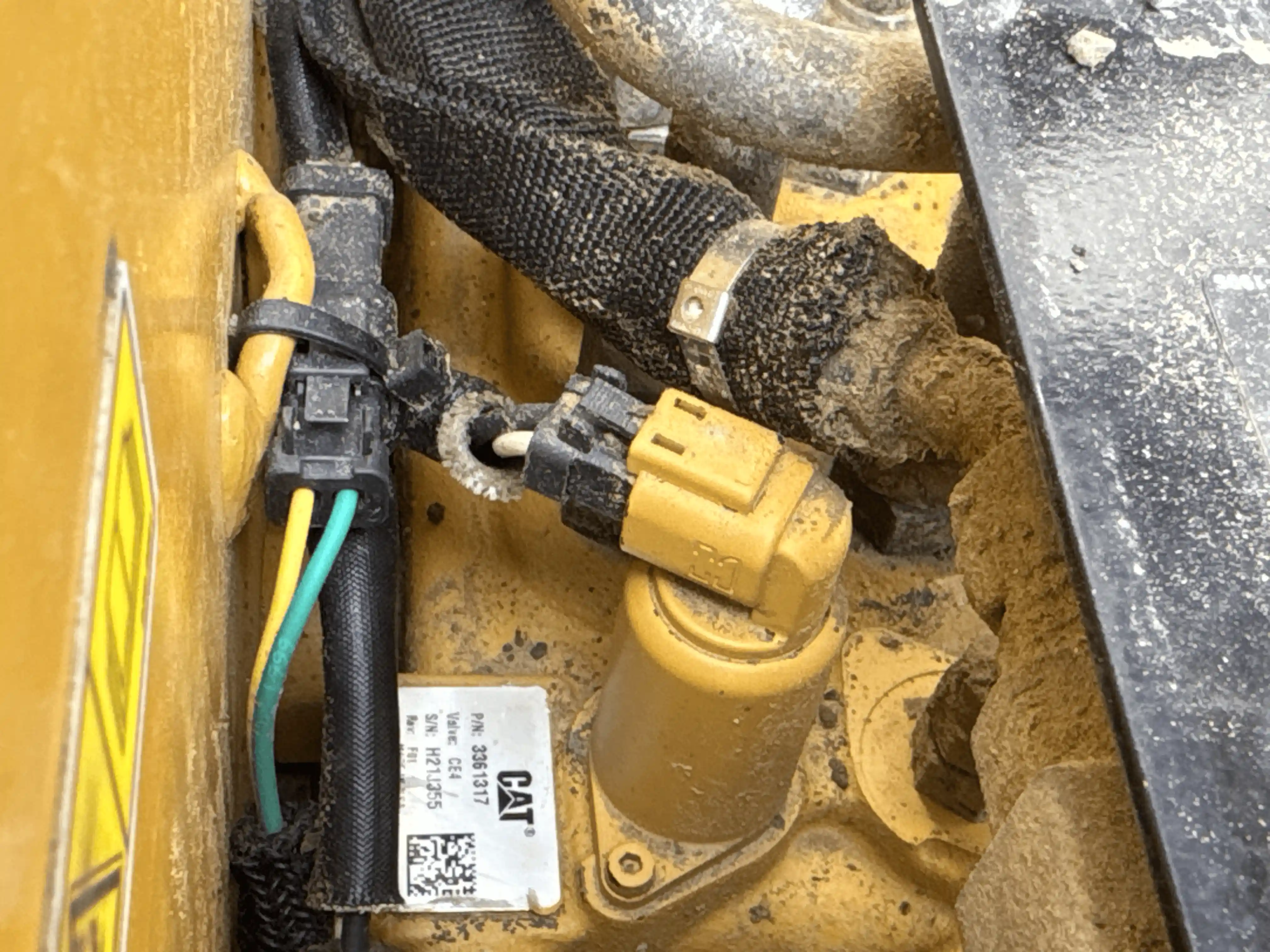 SSL-004-Cat-226B3-skid-steer-loader-inspection-hydraulics-wiring-harness-2