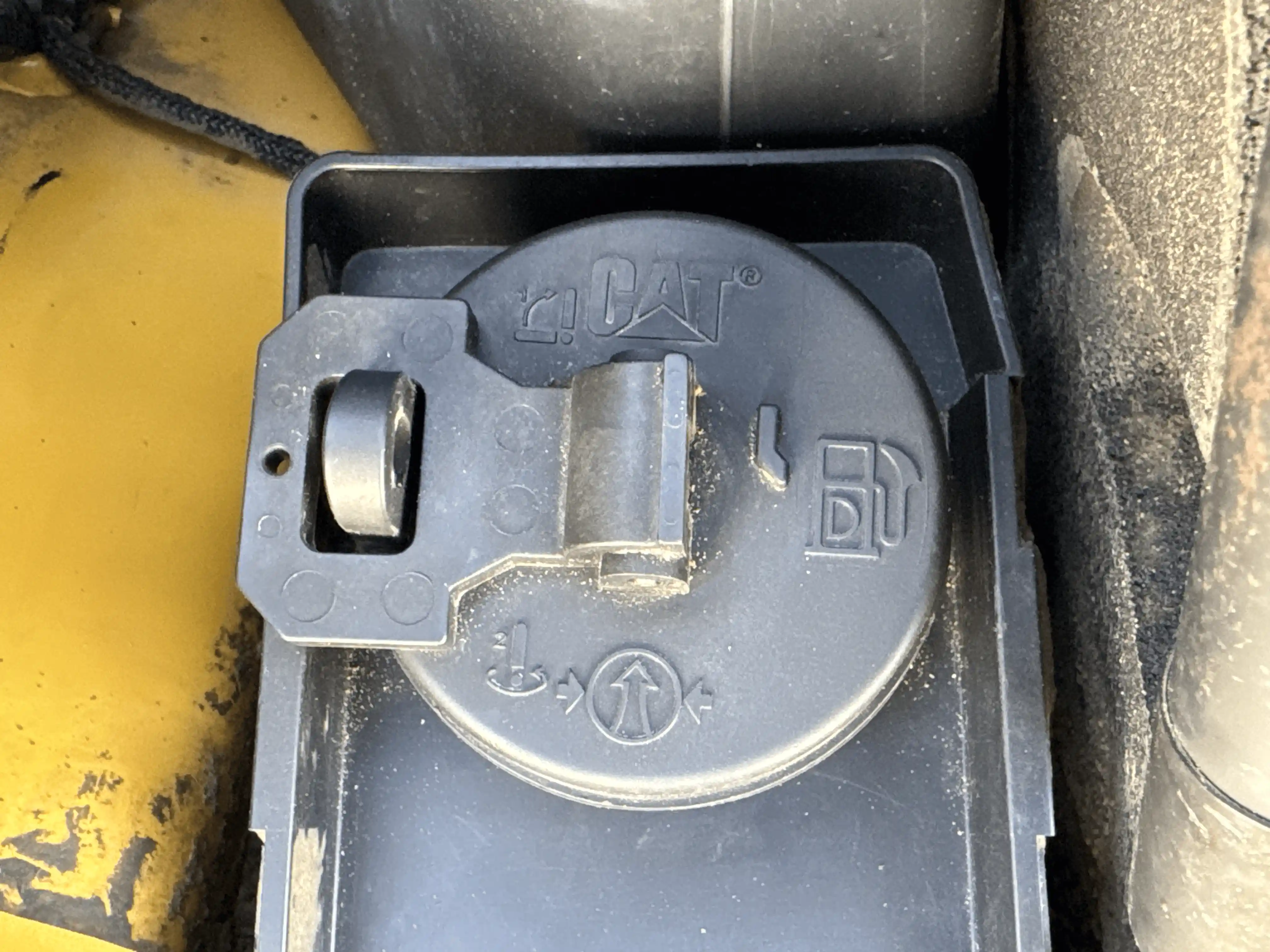 SSL-004-Cat-226B3-skid-steer-loader-inspection-engine-fuel-tank-1
