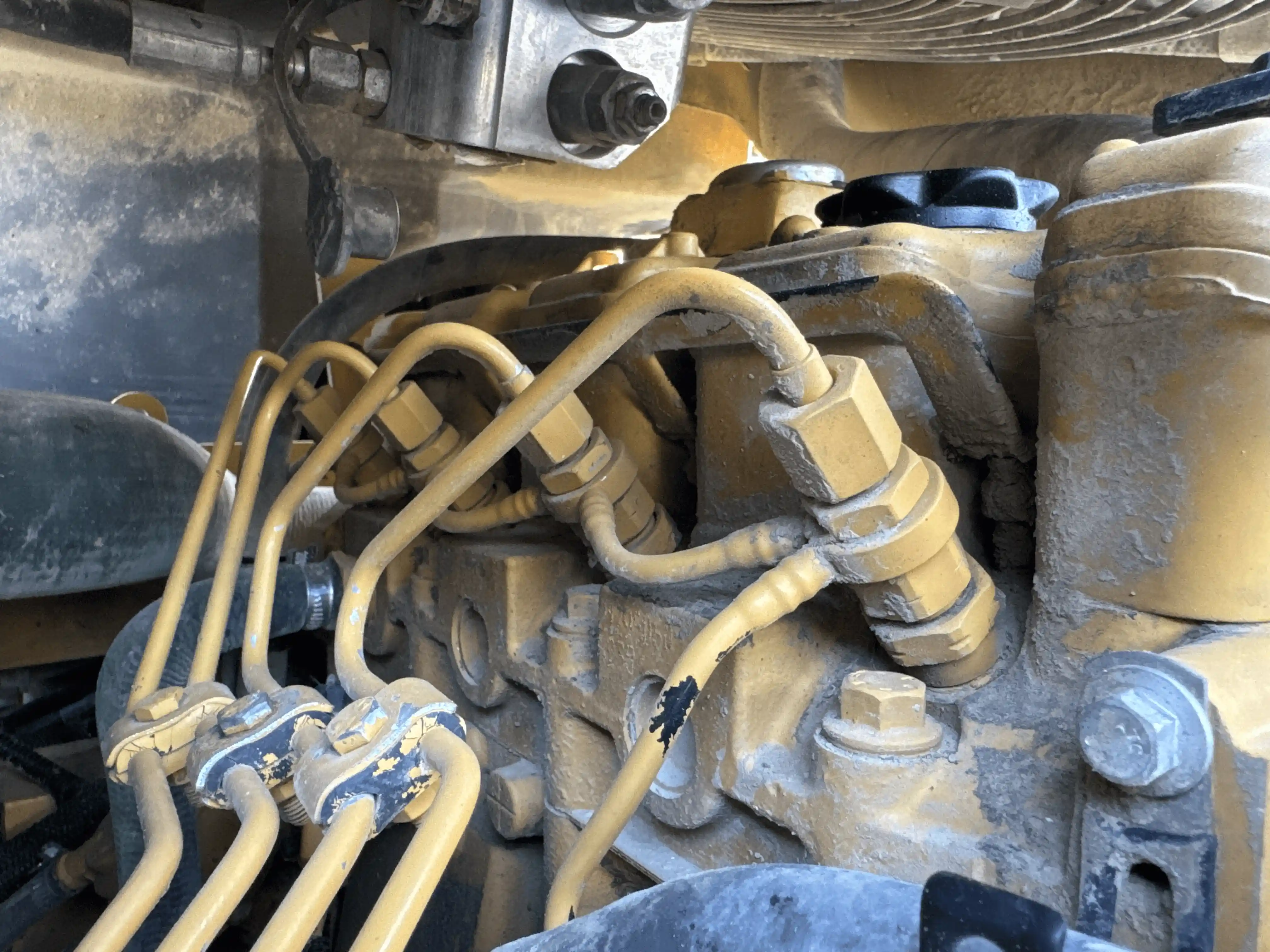 SSL-004-Cat-226B3-skid-steer-loader-inspection-engine-fuel-leaks-2