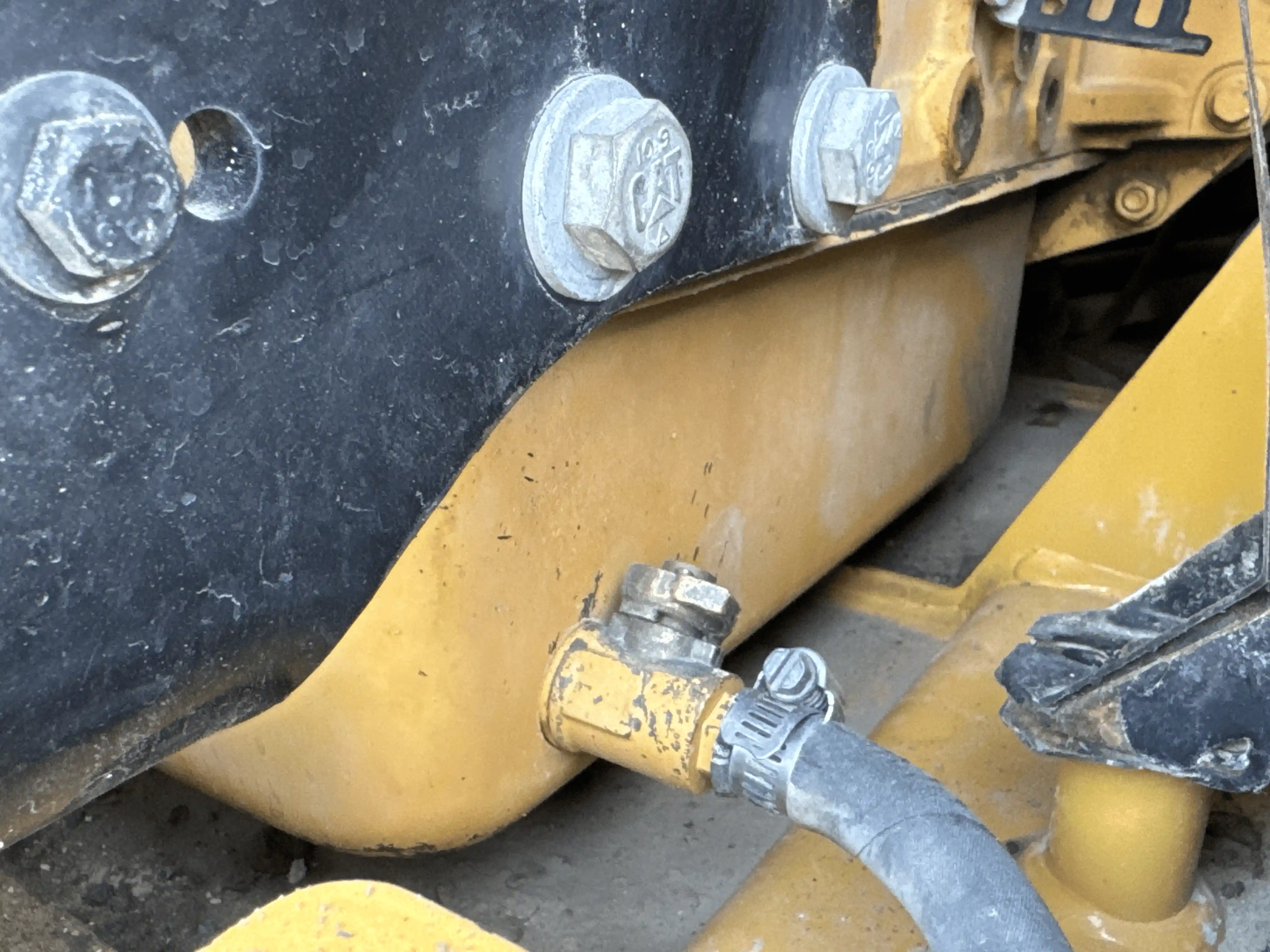 SSL-004-Cat-226B3-skid-steer-loader-inspection-engine-engine-oil-leaks-1