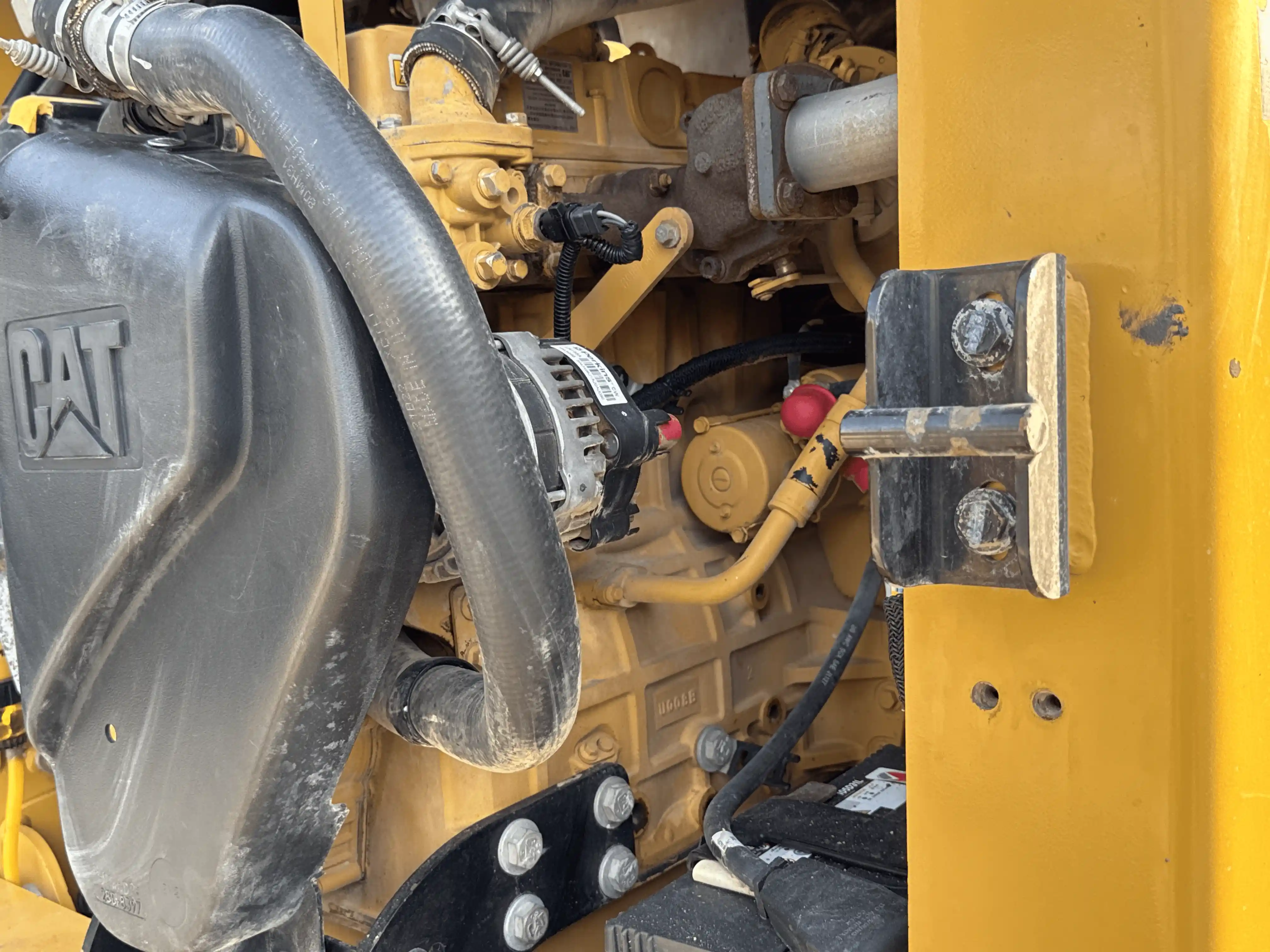 SSL-004-Cat-226B3-skid-steer-loader-inspection-engine-engine-oil-leaks-3