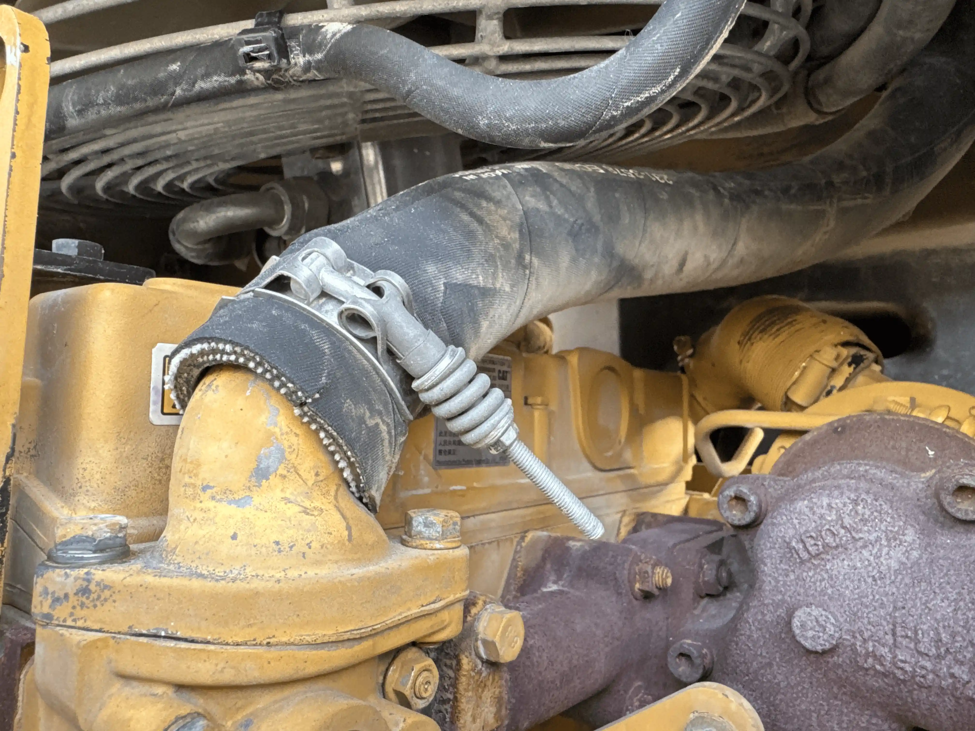 SSL-004-Cat-226B3-skid-steer-loader-inspection-engine-hoses-5