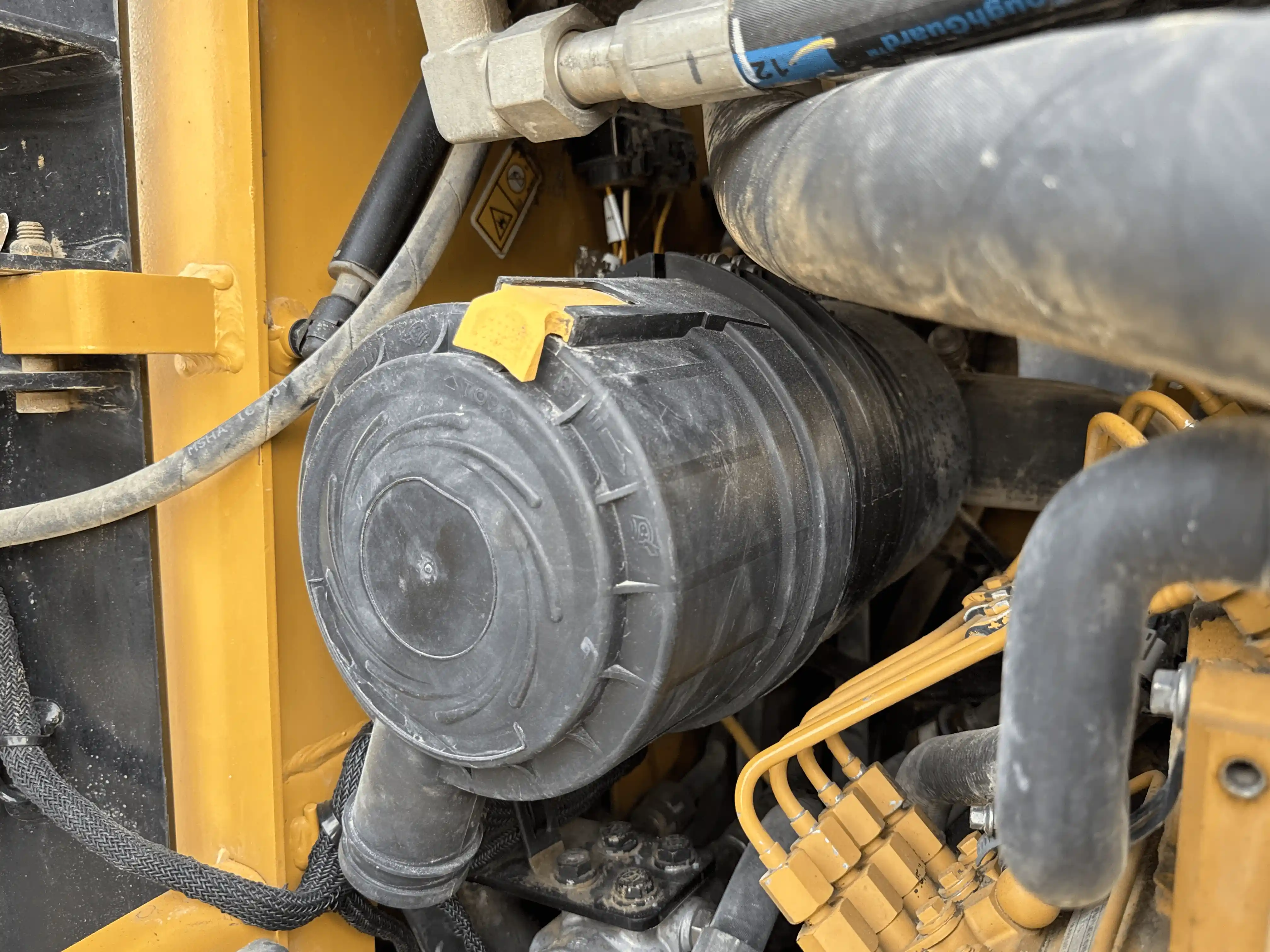 SSL-004-Cat-226B3-skid-steer-loader-inspection-engine-air-intake-system-3