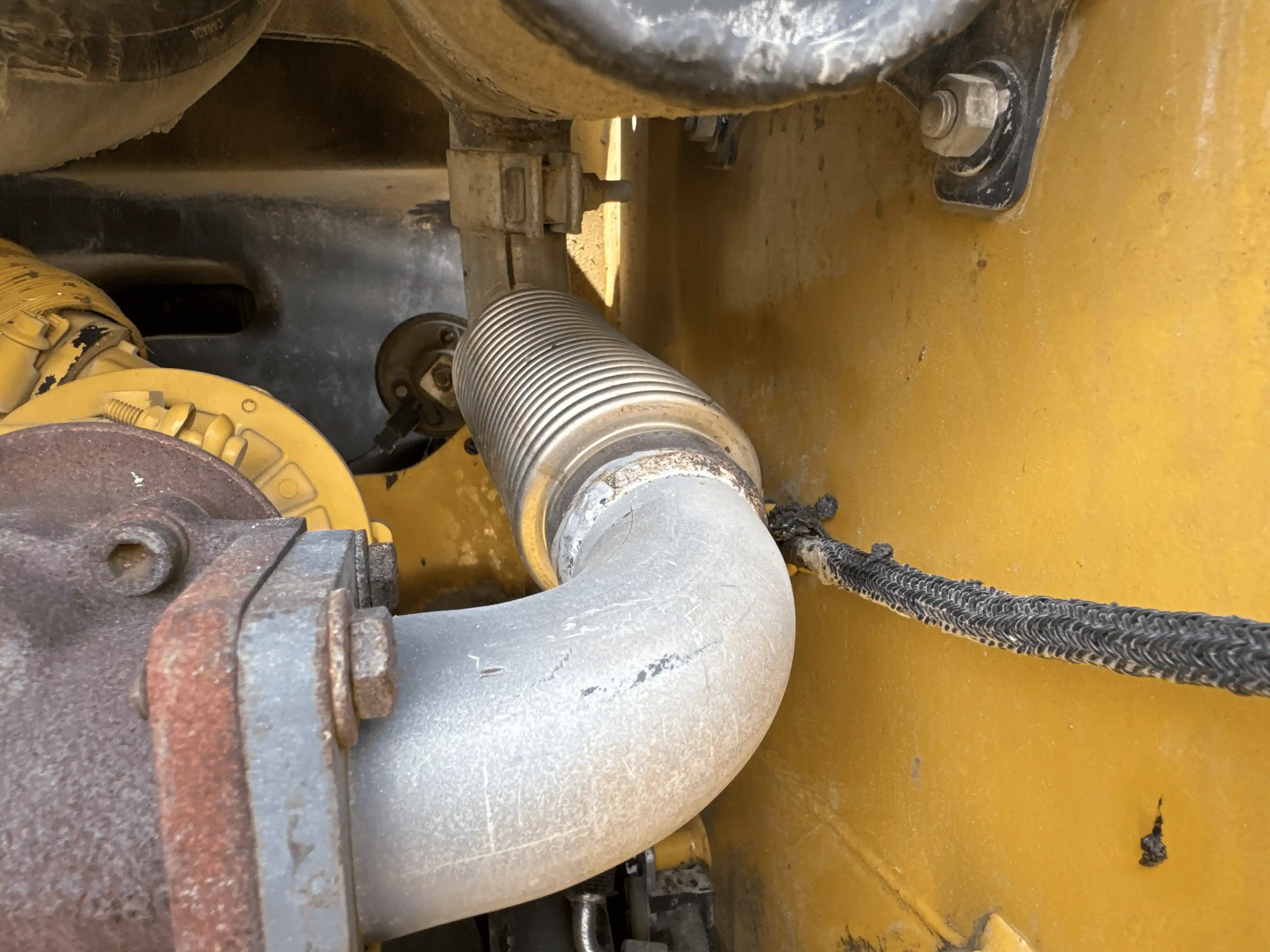 SSL-004-Cat-226B3-skid-steer-loader-inspection-engine-exhaust-system-3
