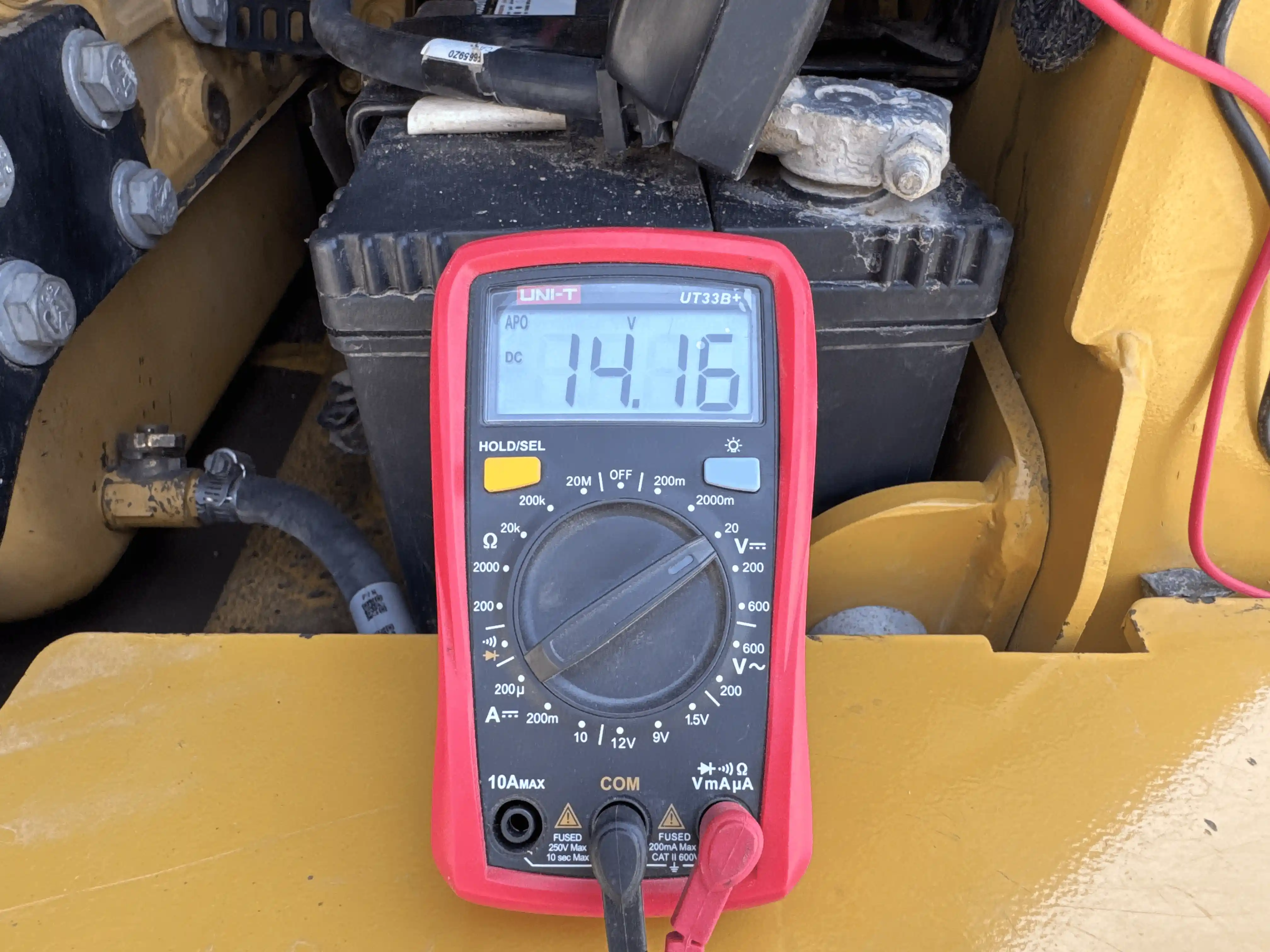 SSL-004-Cat-226B3-skid-steer-loader-inspection-electronics-battery-2