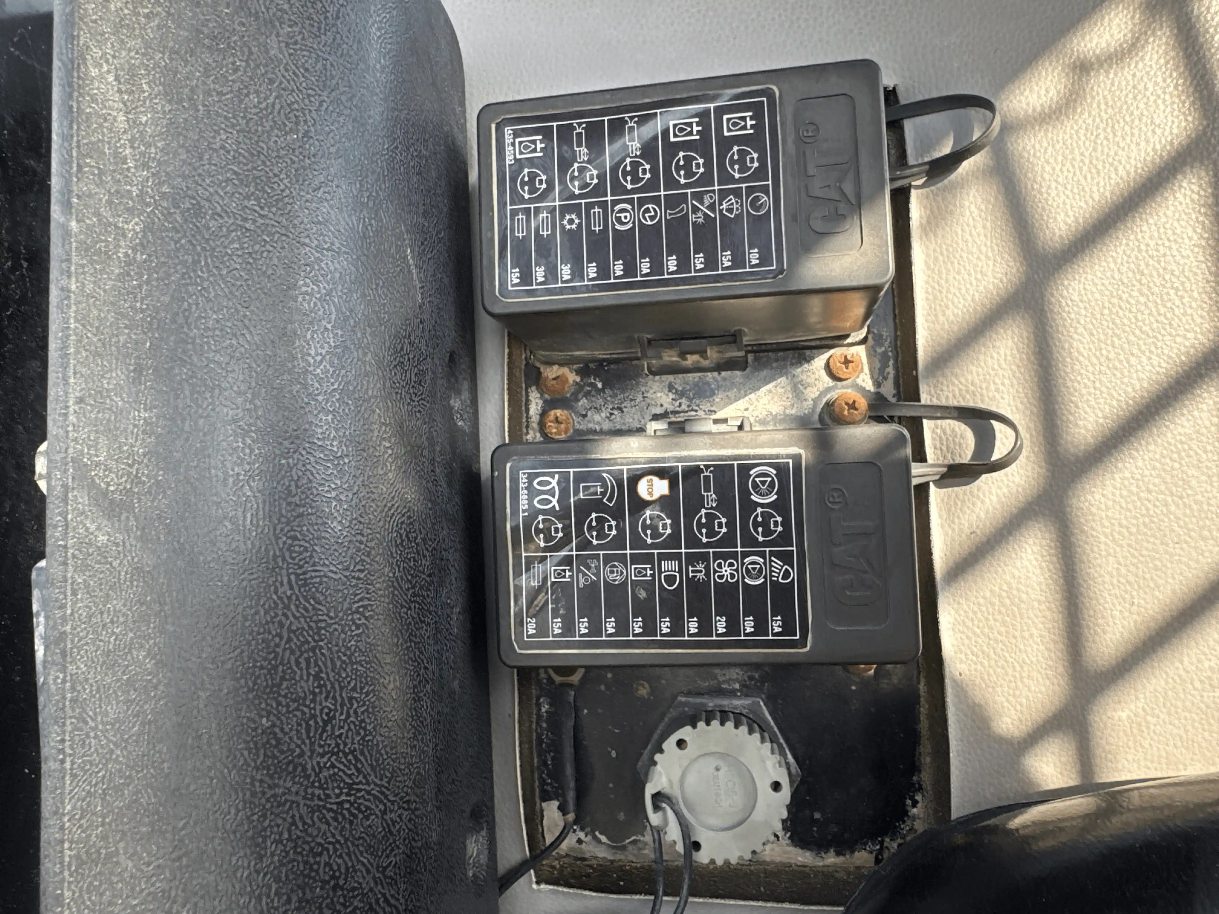 SSL-004-Cat-226B3-skid-steer-loader-inspection-electronics-fuse-box-2