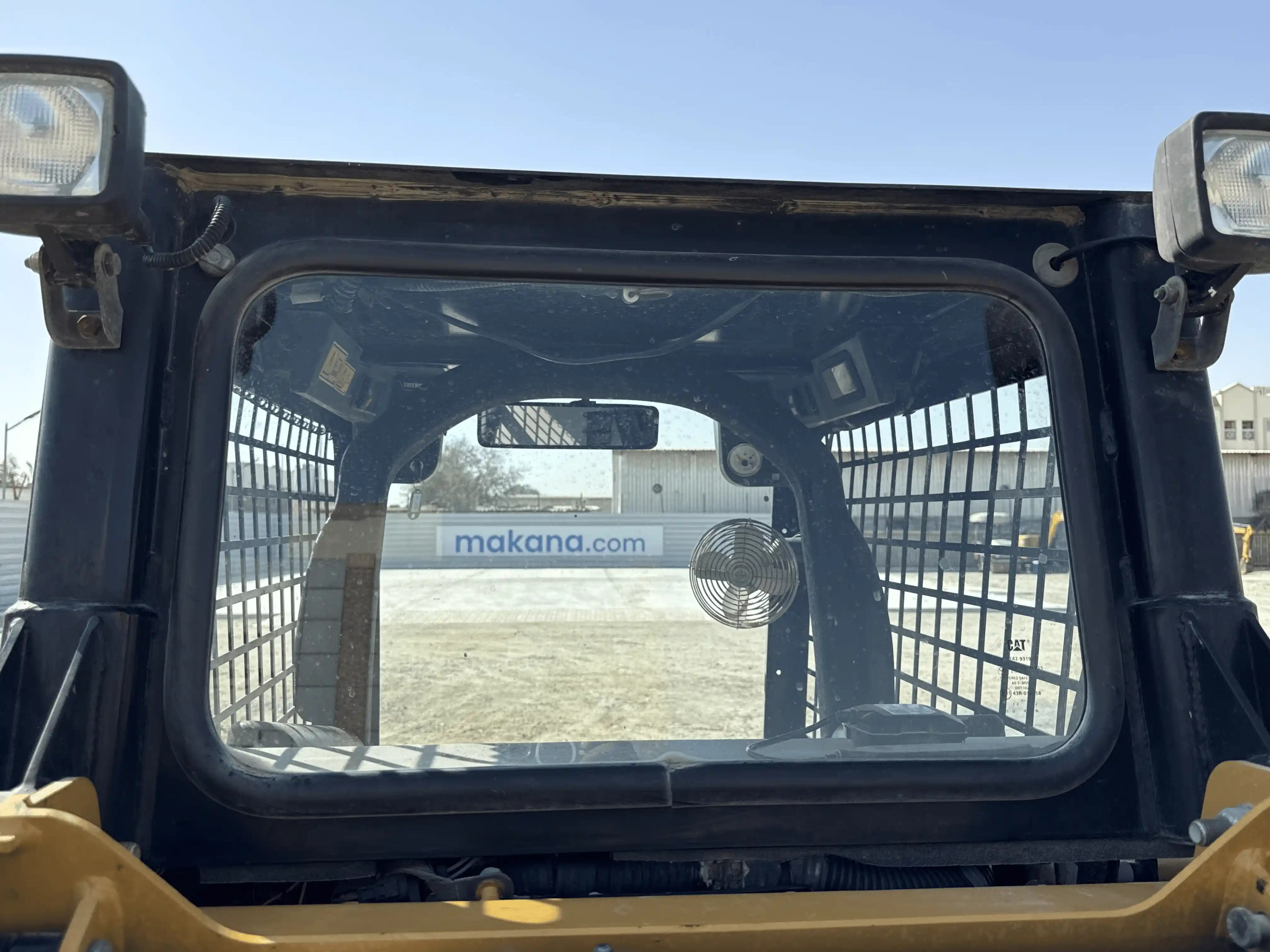 SSL-004-Cat-226B3-skid-steer-loader-inspection-safety-glass