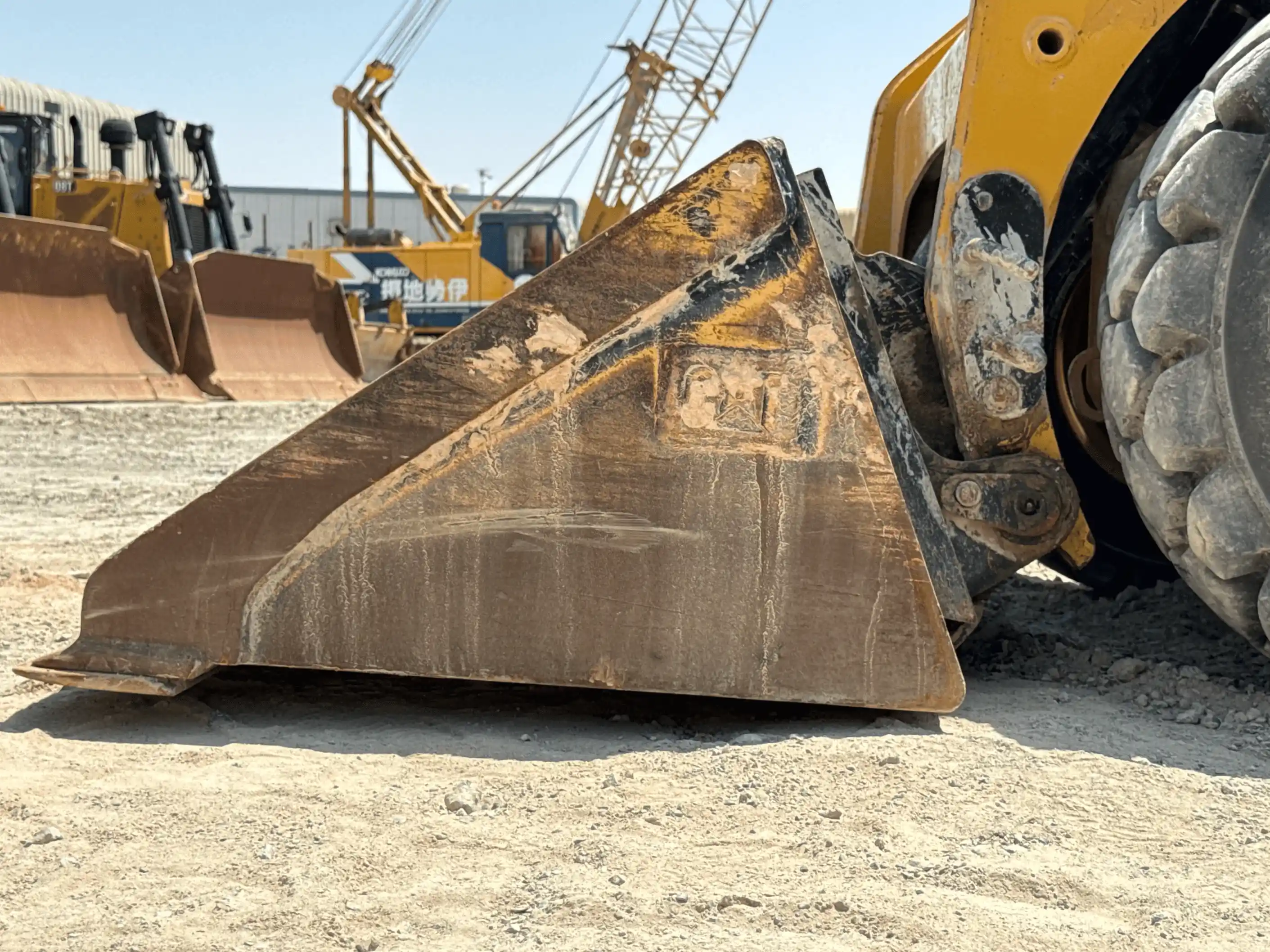 SSL-004-Cat-226B3-skid-steer-loader-inspection-attachments-loader-bucket-condition-3