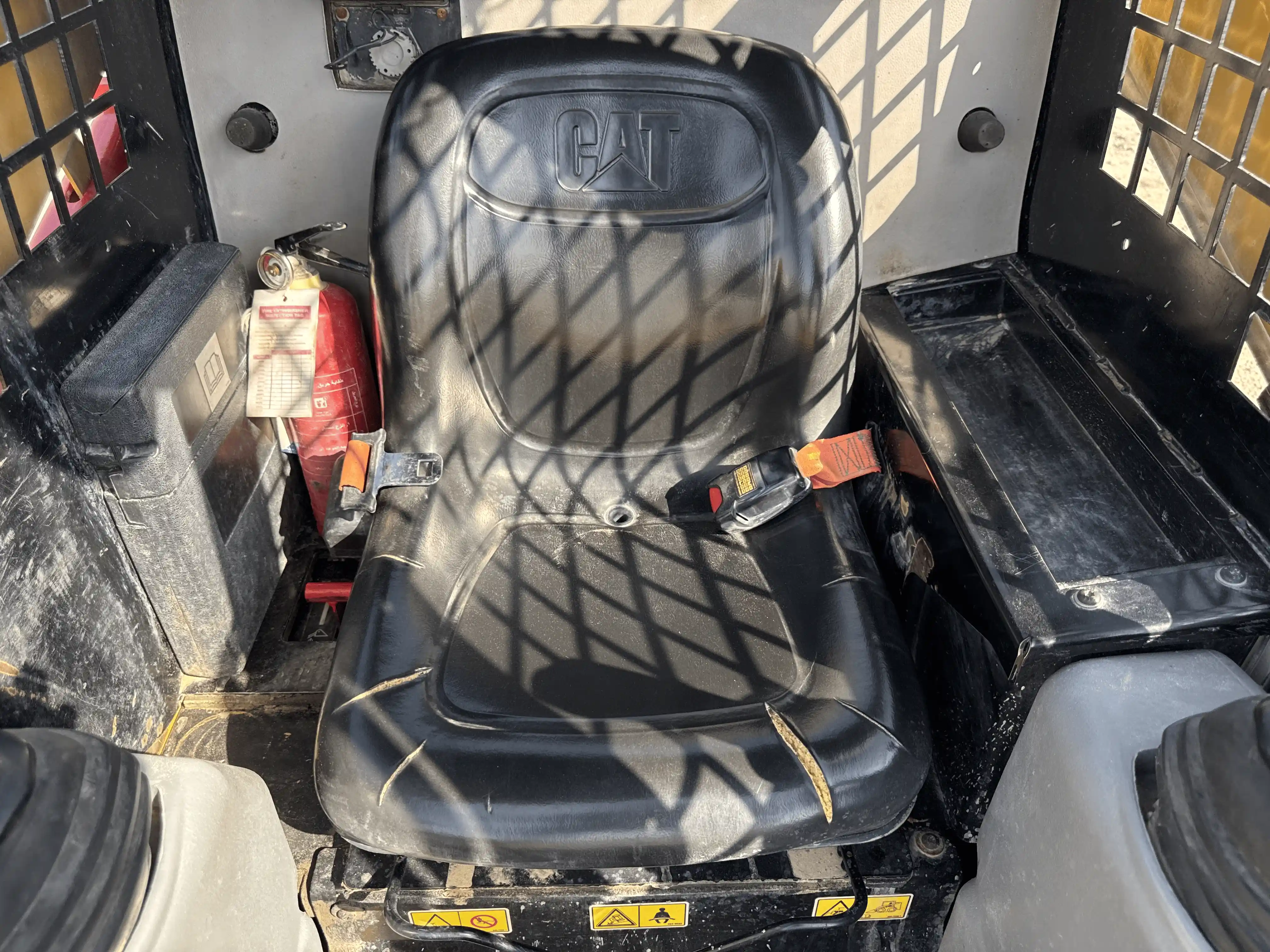 SSL-004-Cat-226B3-skid-steer-loader-inspection-cabin-seats-armrests-3