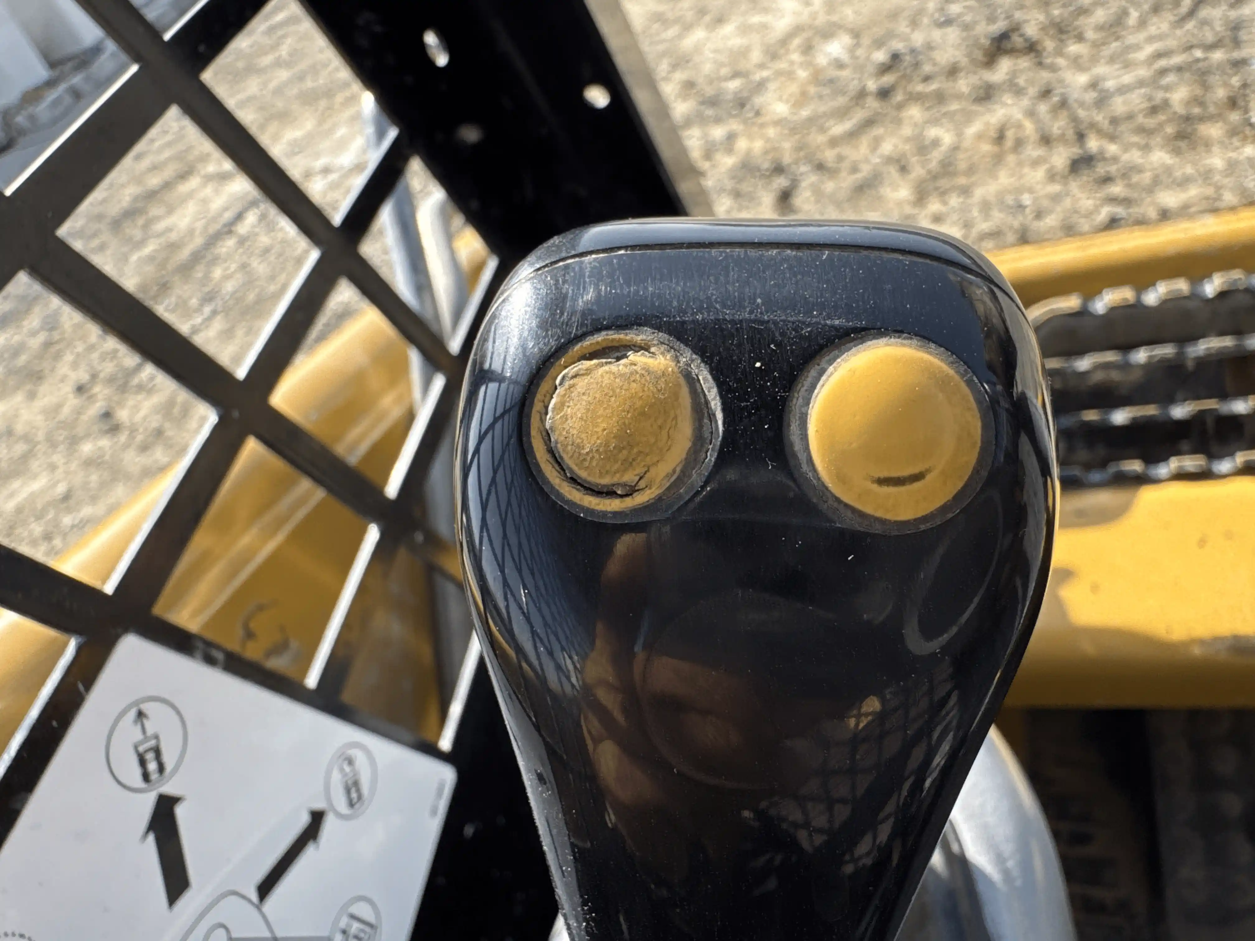 SSL-004-Cat-226B3-skid-steer-loader-inspection-cabin-joysticks-1