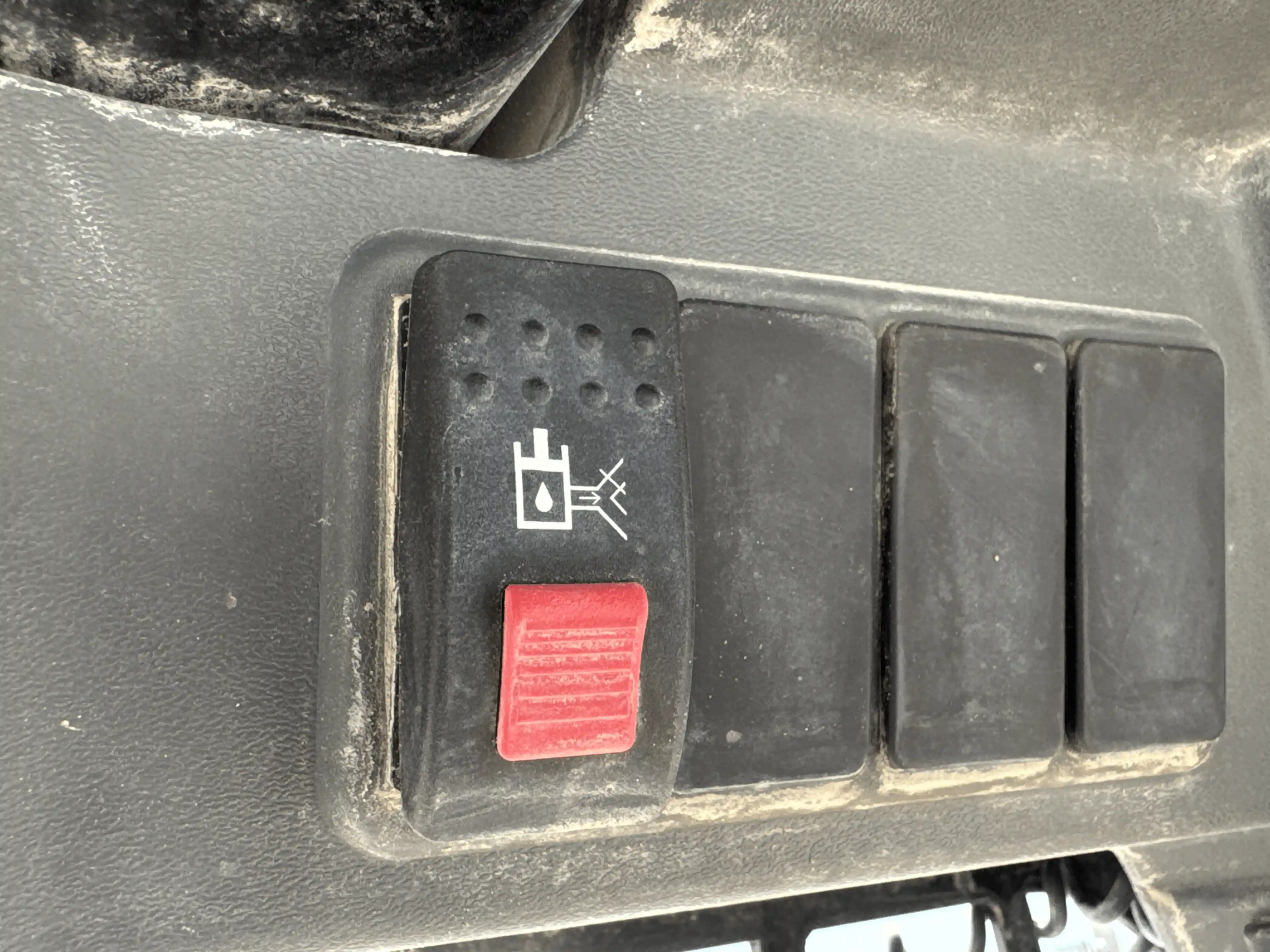 SSL-004-Cat-226B3-skid-steer-loader-inspection-cabin-electronic-instrument-board-3