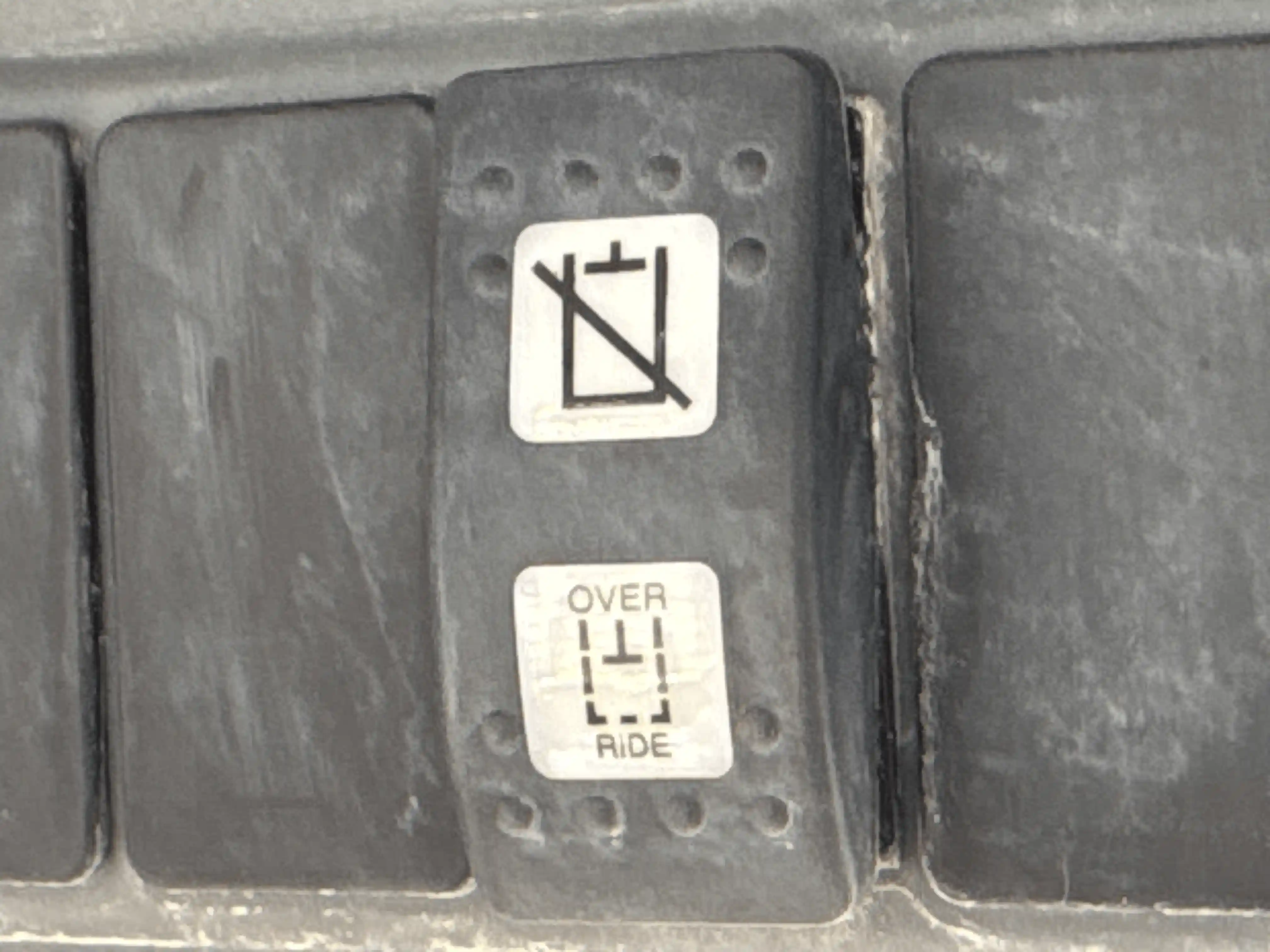 SSL-004-Cat-226B3-skid-steer-loader-inspection-cabin-electronic-instrument-board-4