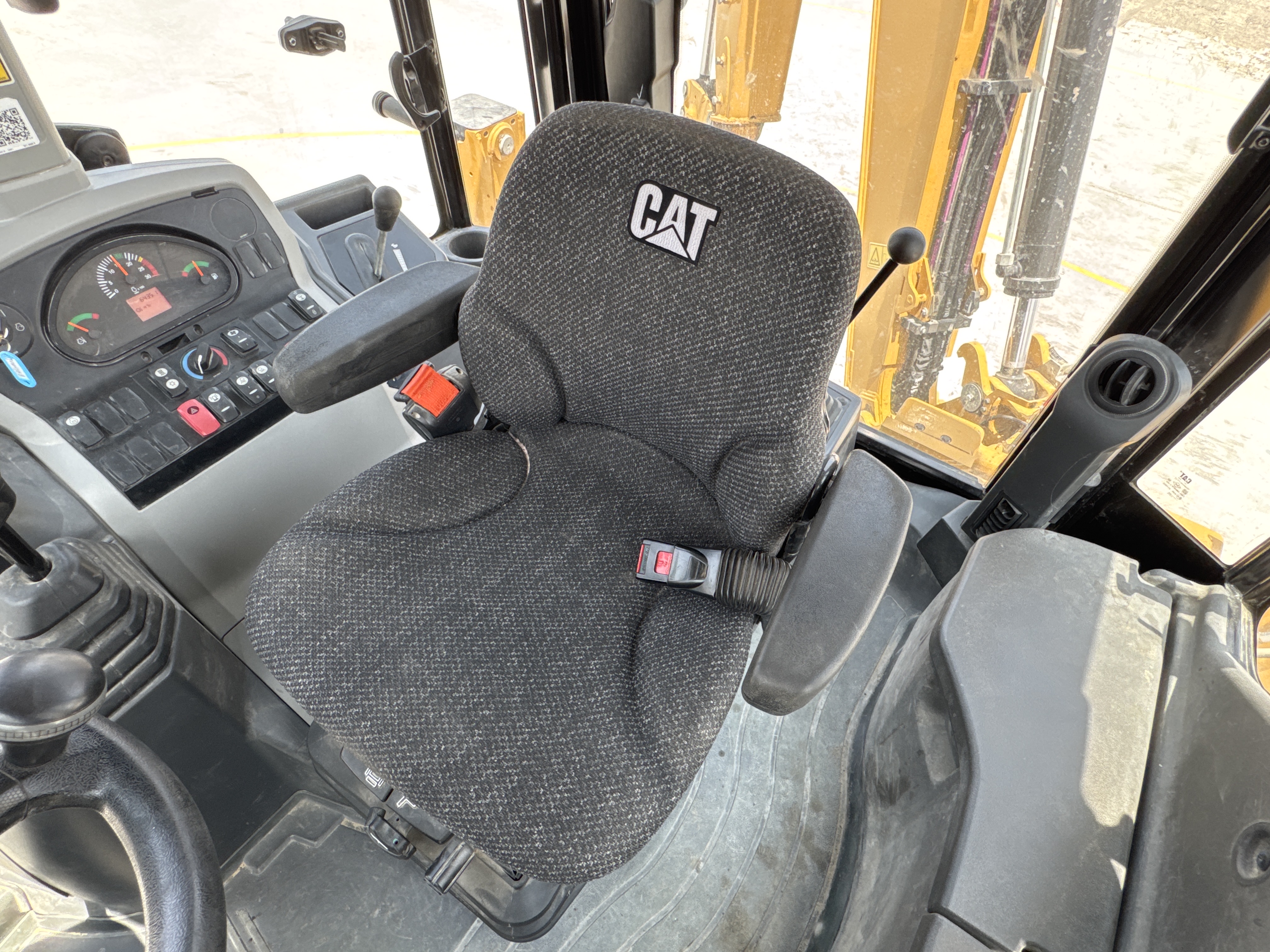 BHL-001-Cat-426F2-backhoe-loader-inspection-cabin-seats-armrests-1