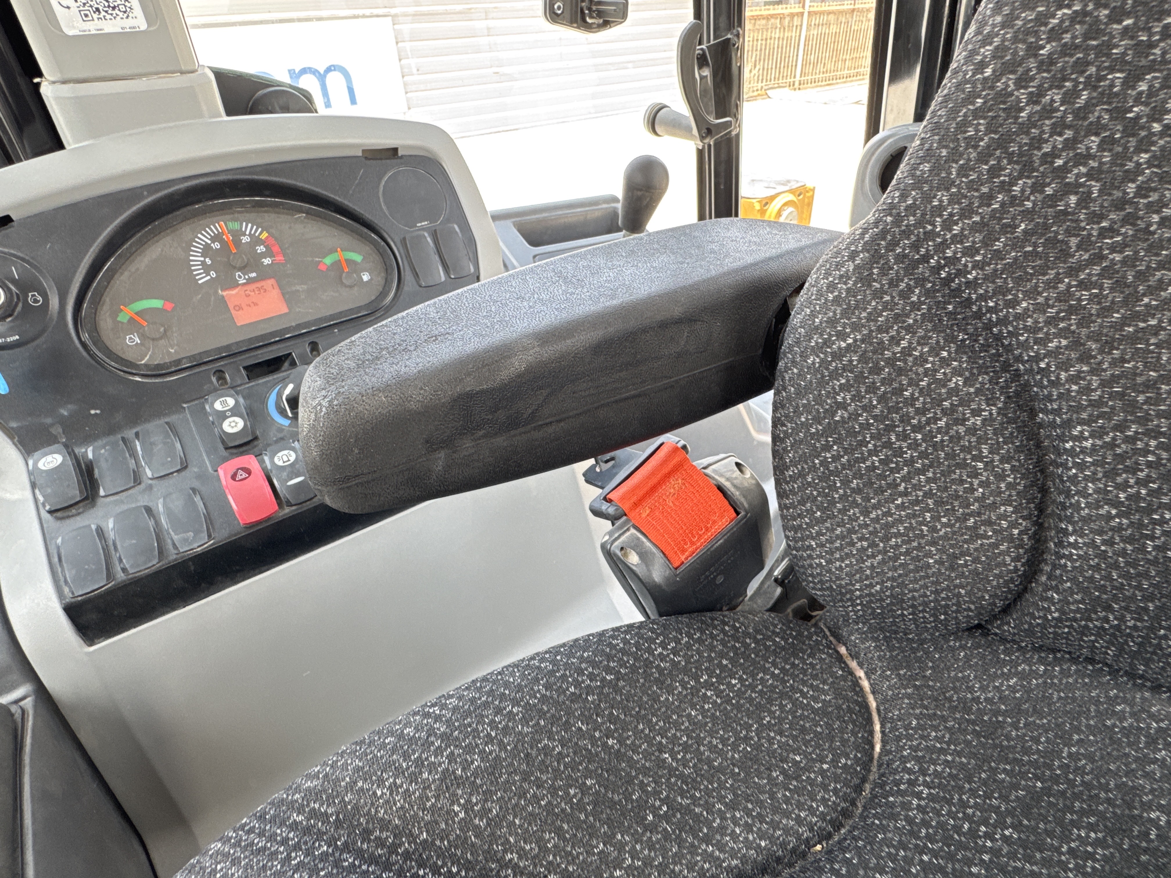 BHL-001-Cat-426F2-backhoe-loader-inspection-cabin-seats-armrests-2