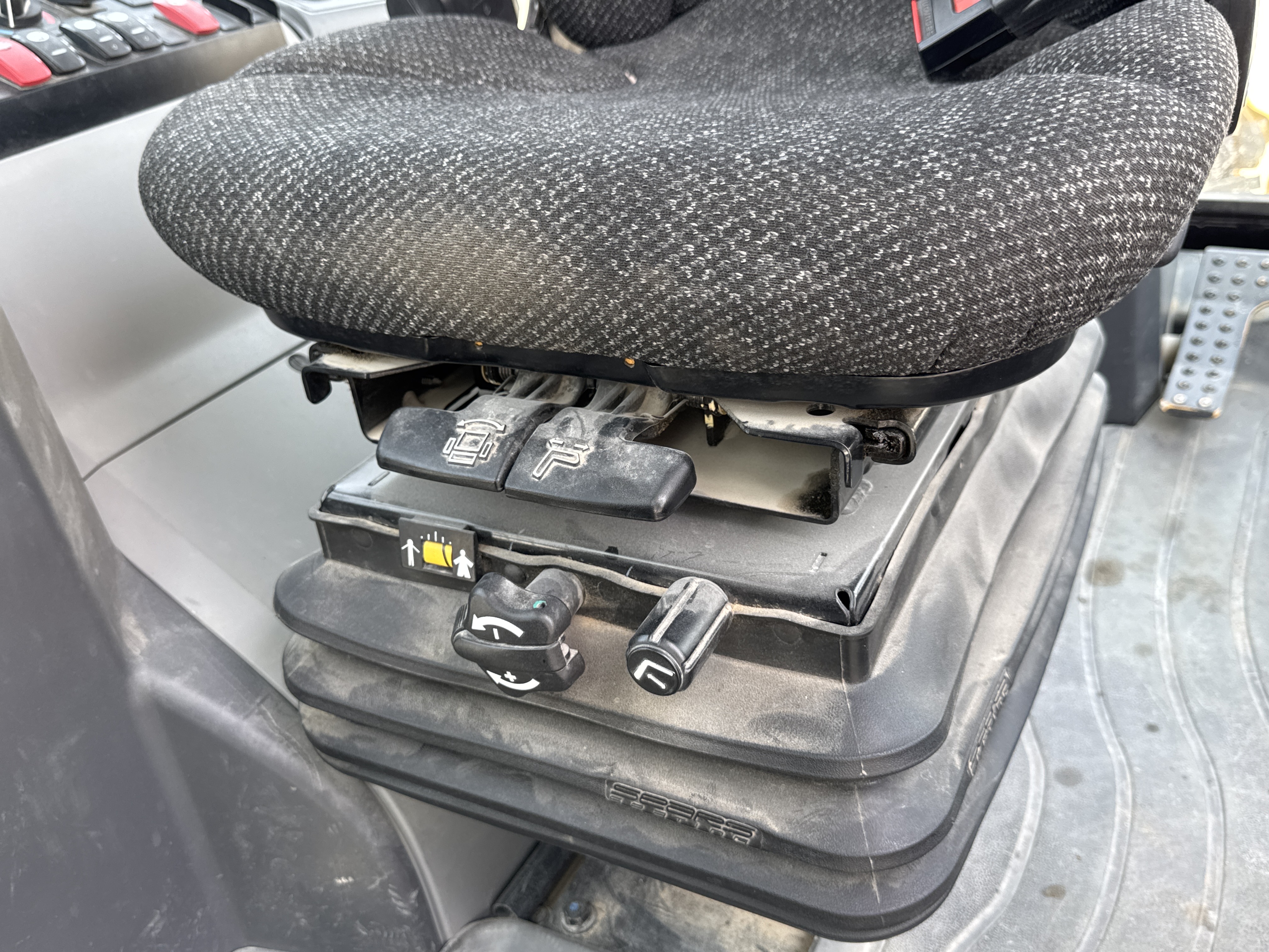 BHL-001-Cat-426F2-backhoe-loader-inspection-cabin-seats-armrests-3