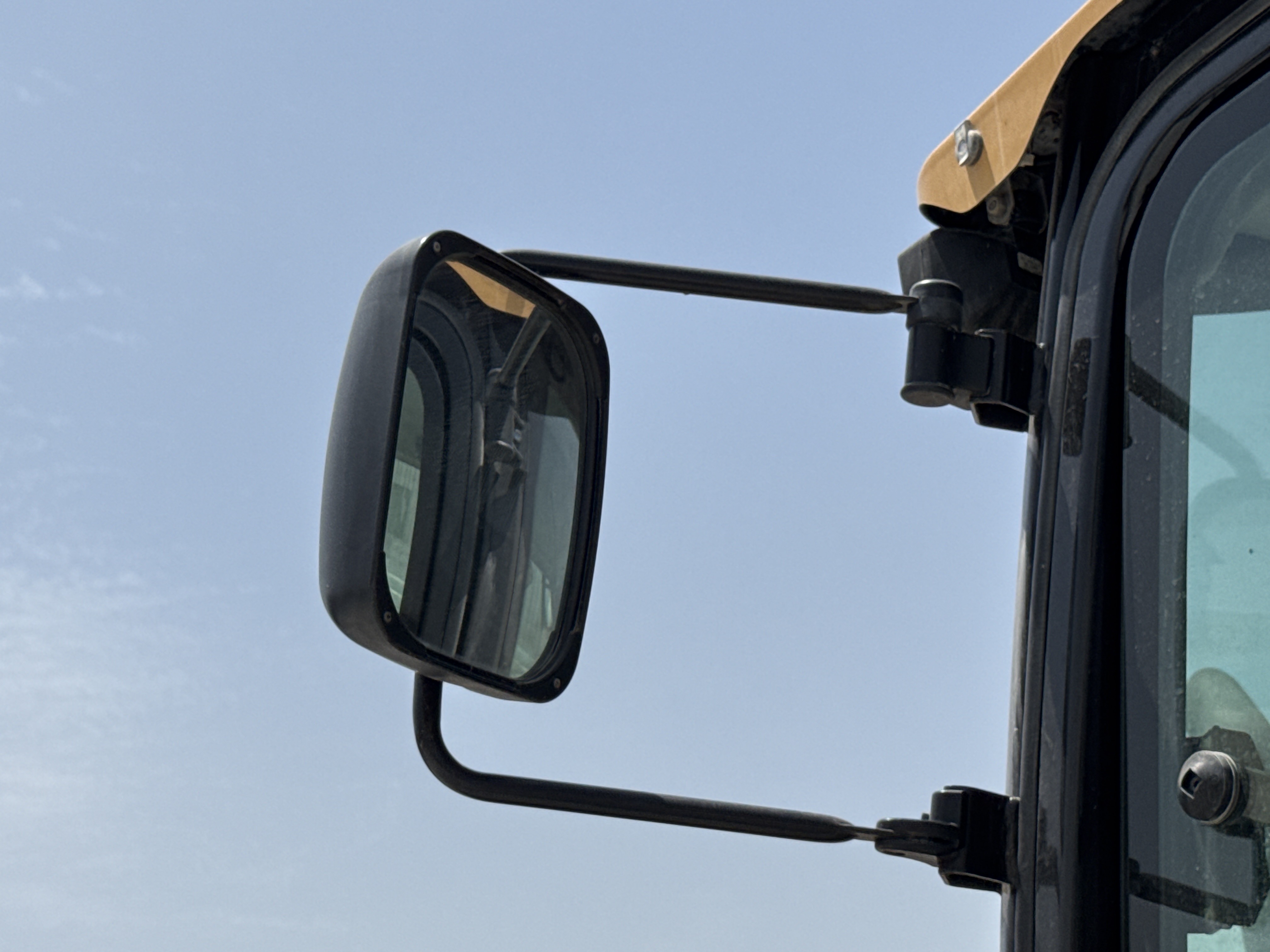 BHL-001-Cat-426F2-backhoe-loader-inspection-cabin-mirrors-3