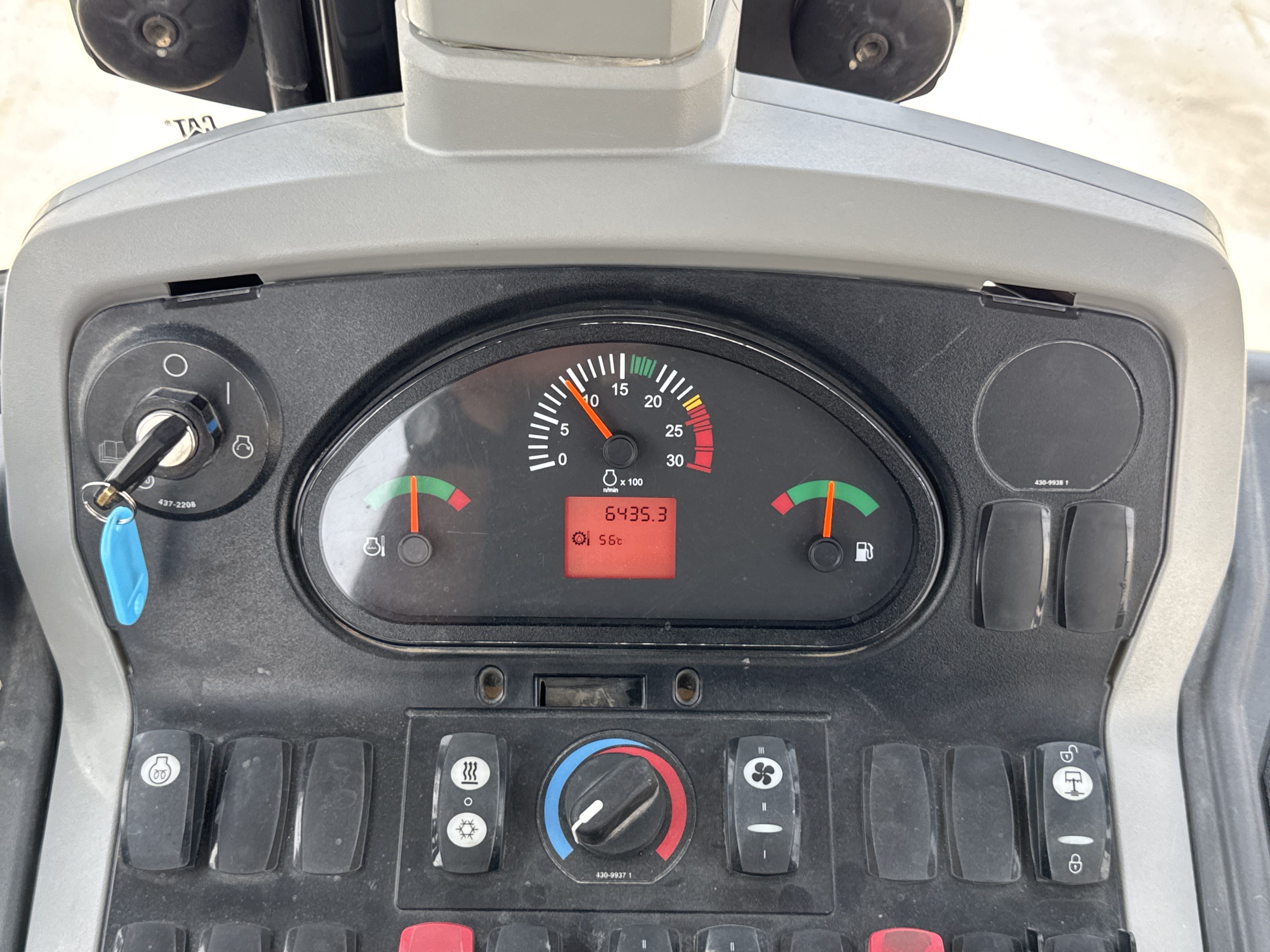 BHL-001-Cat-426F2-backhoe-loader-inspection-cabin-instrument-cluster-1