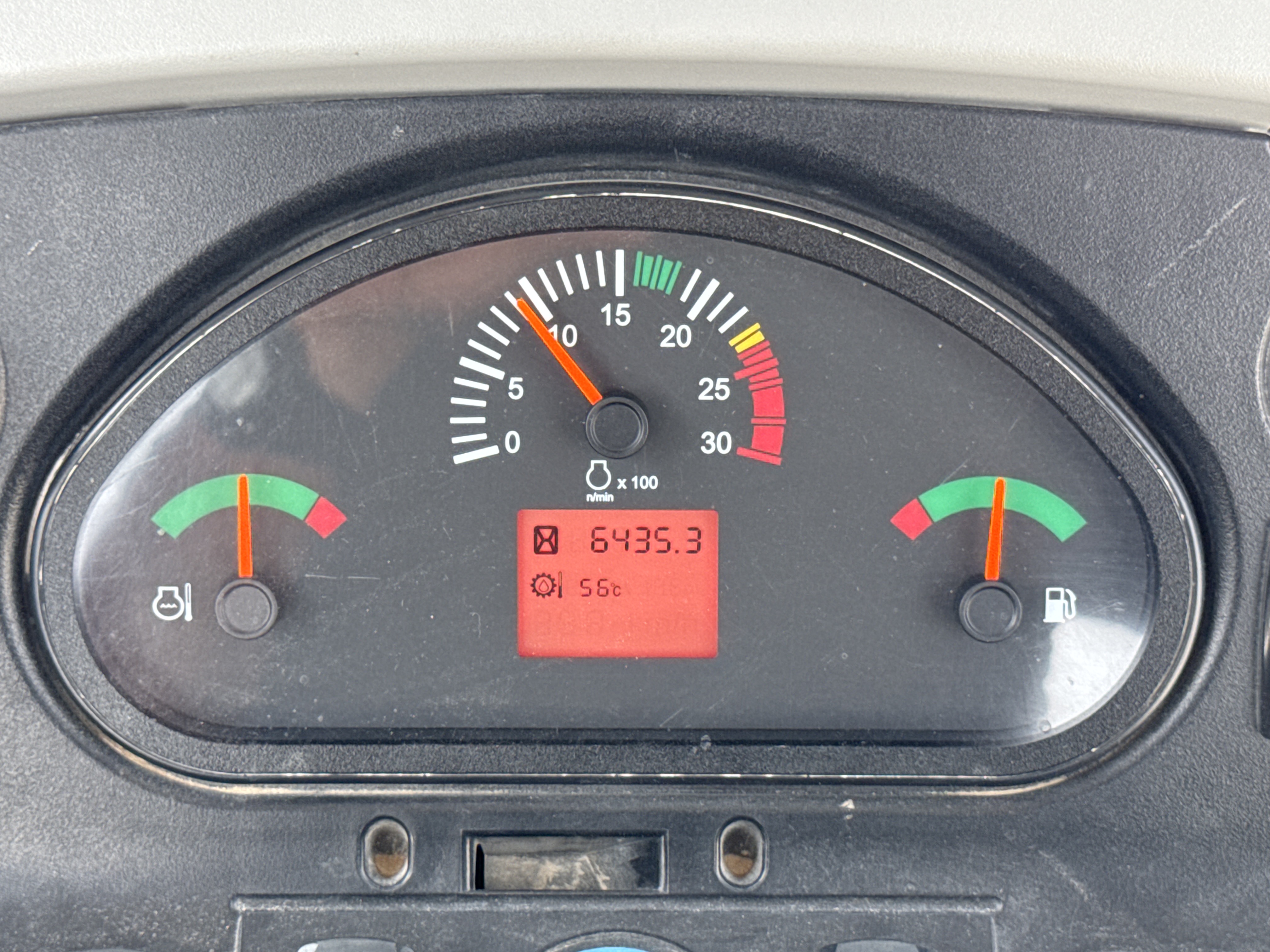 BHL-001-Cat-426F2-backhoe-loader-inspection-cabin-instrument-cluster-2