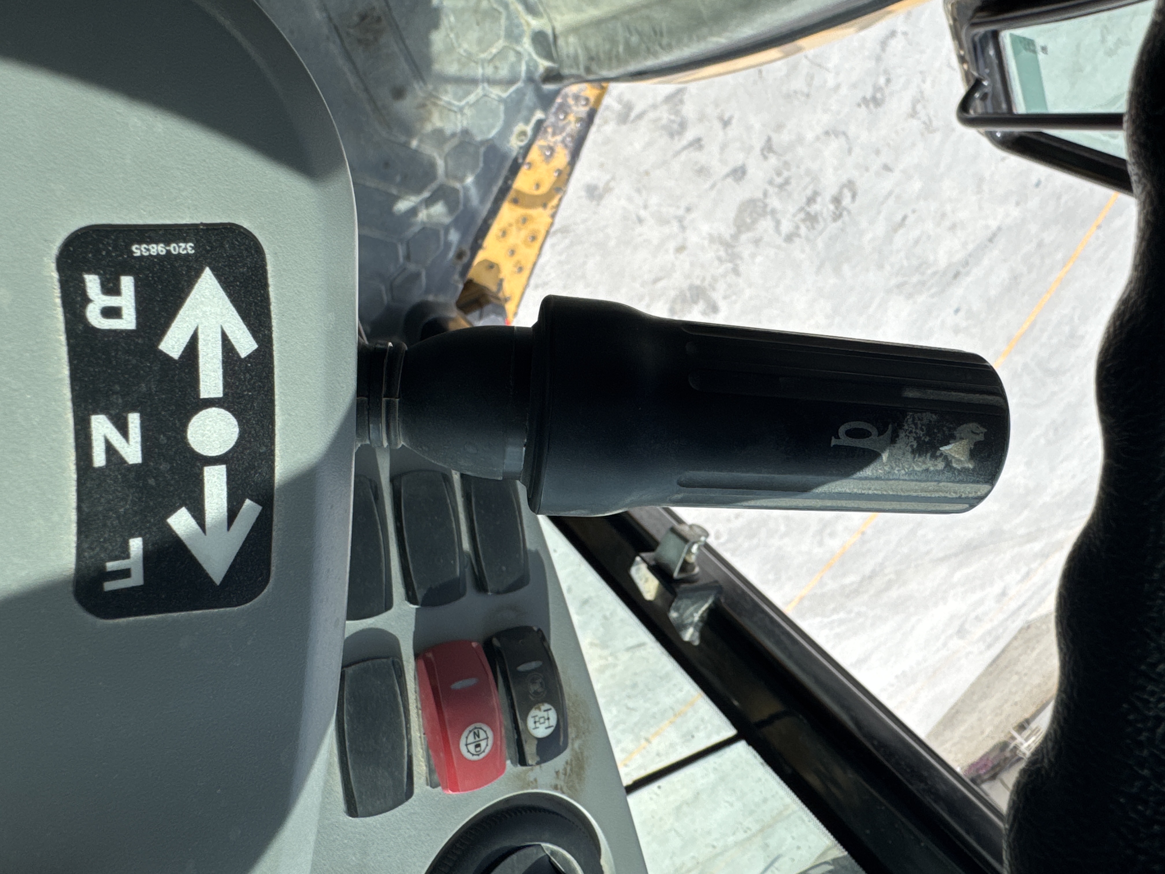 BHL-001-Cat-426F2-backhoe-loader-inspection-cabin-gear-lever-1