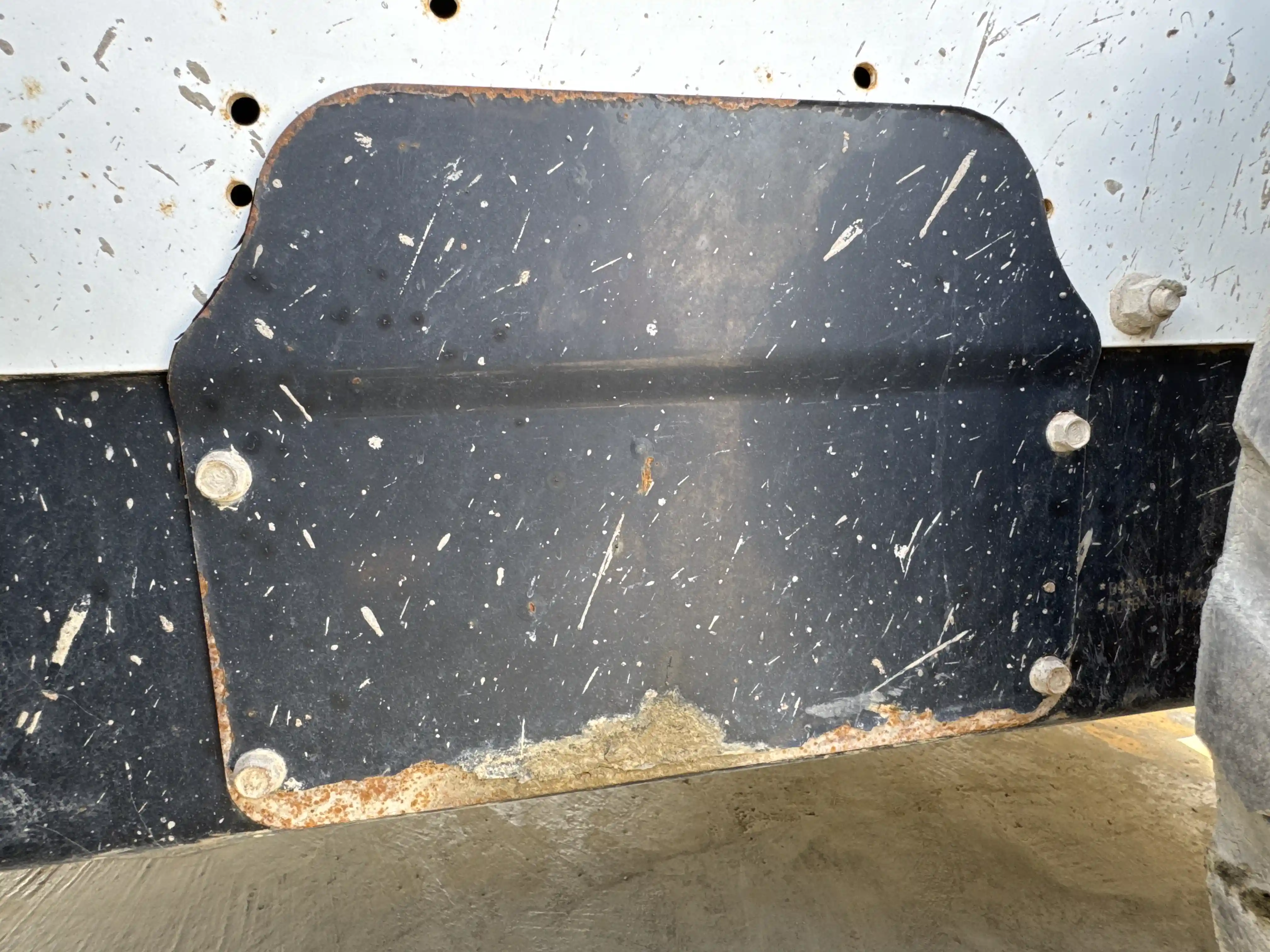 SSL-005-Bobcat-S510-skid-steer-loader-inspection-structure-sheet-metal-fiberglass-2