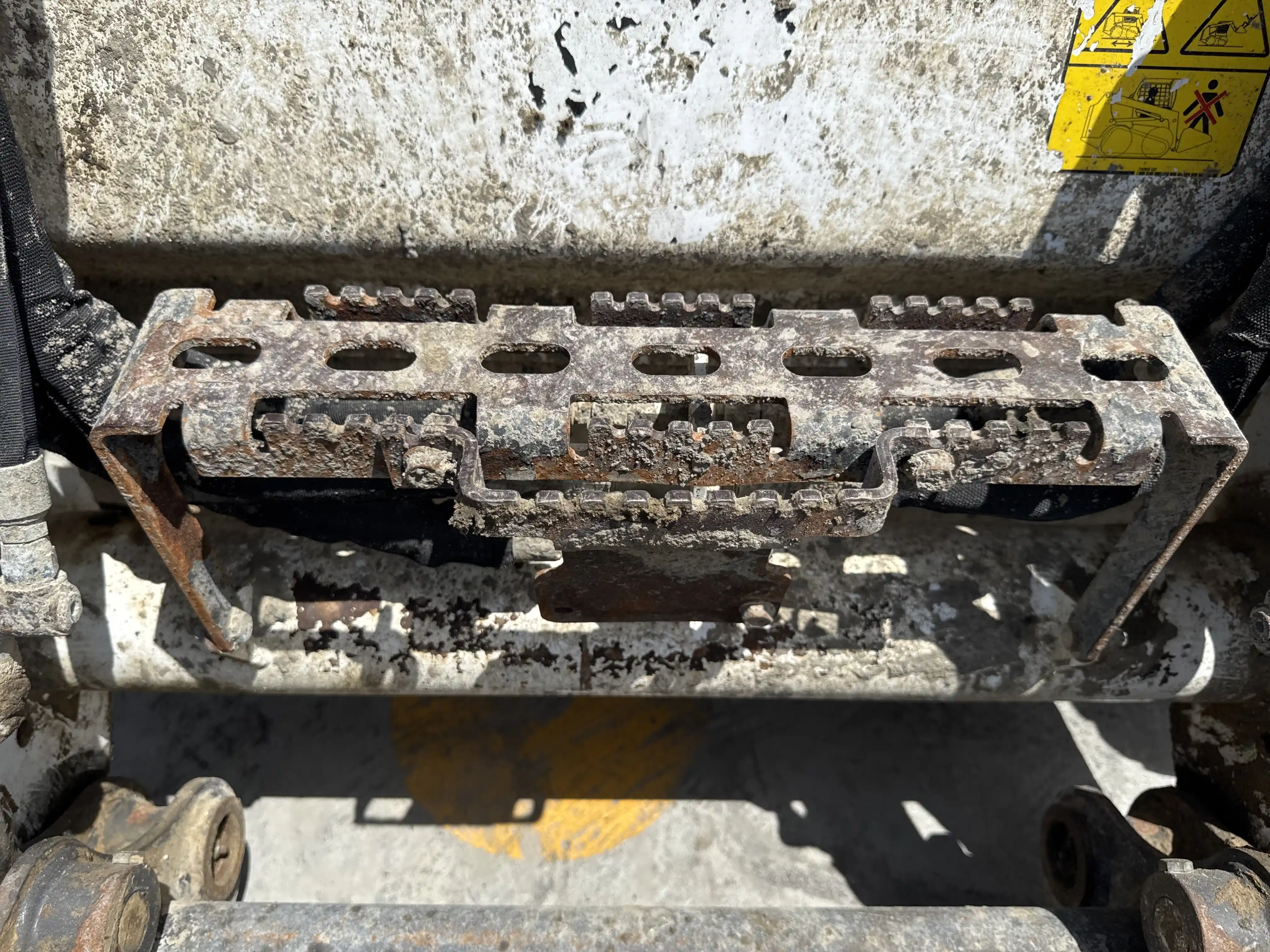 SSL-005-Bobcat-S510-skid-steer-loader-inspection-structure-steps-ladders-2