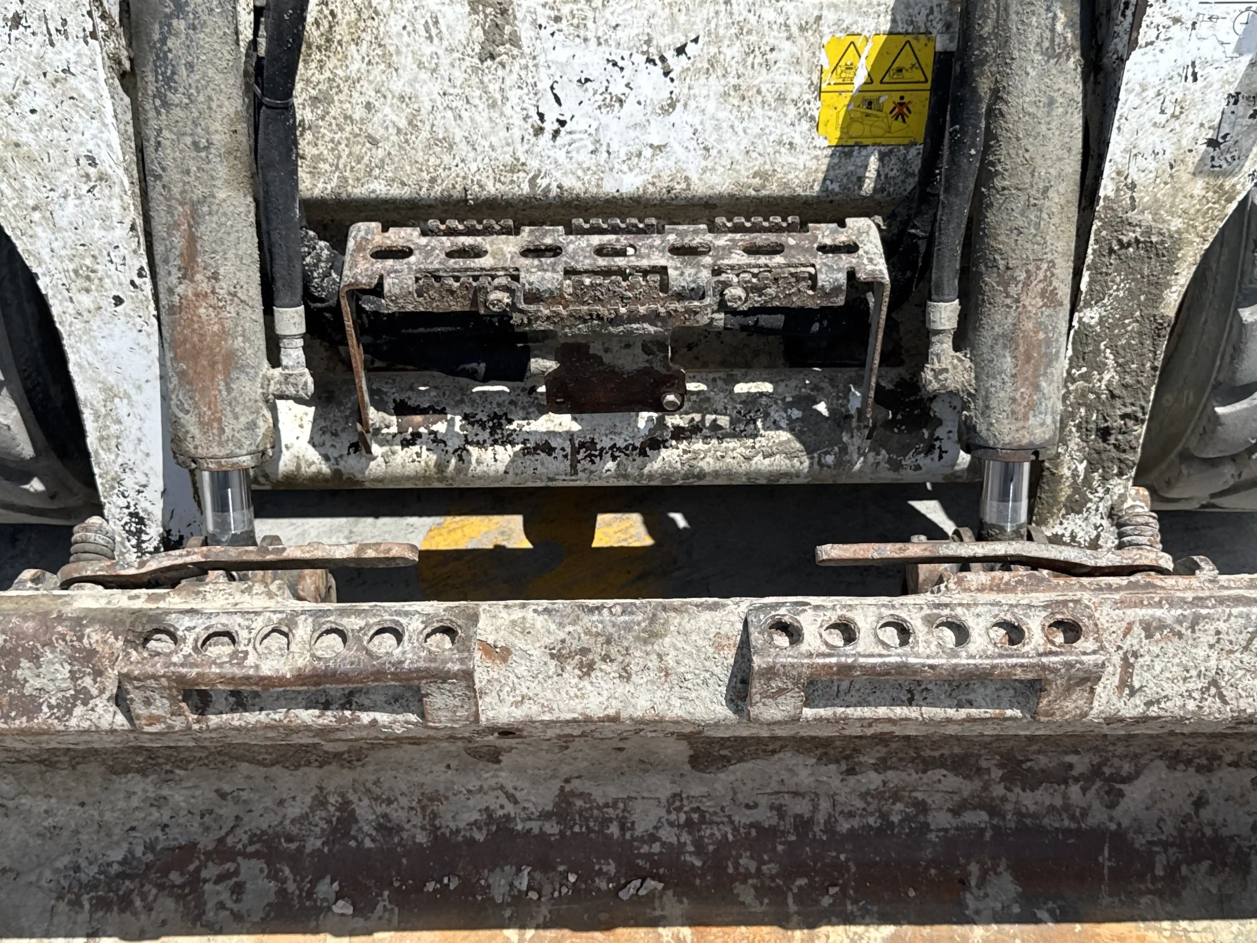 SSL-005-Bobcat-S510-skid-steer-loader-inspection-structure-steps-ladders-3