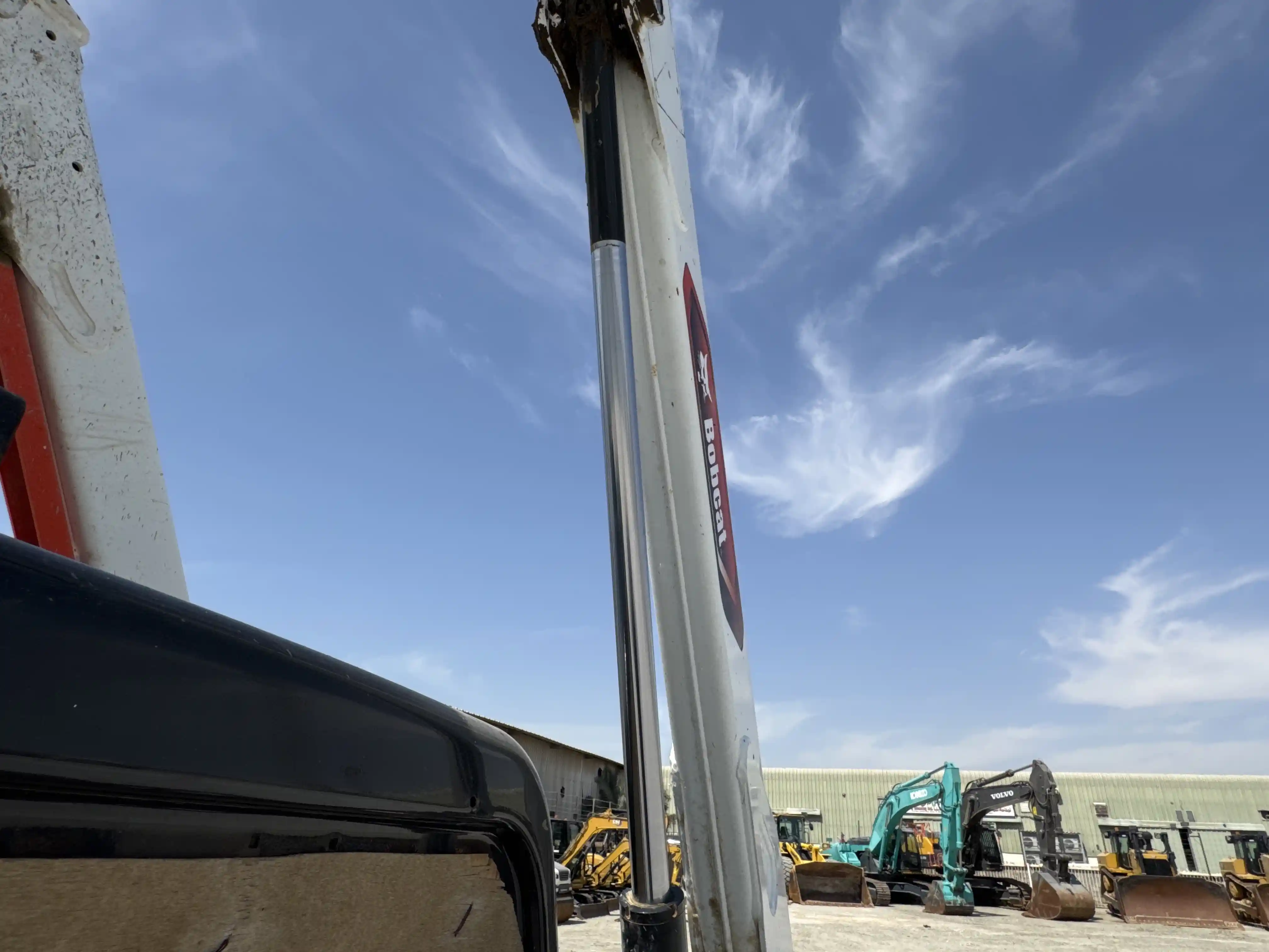 SSL-005-Bobcat-S510-skid-steer-loader-inspection-hydraulics-loader-lift-cylinder-3