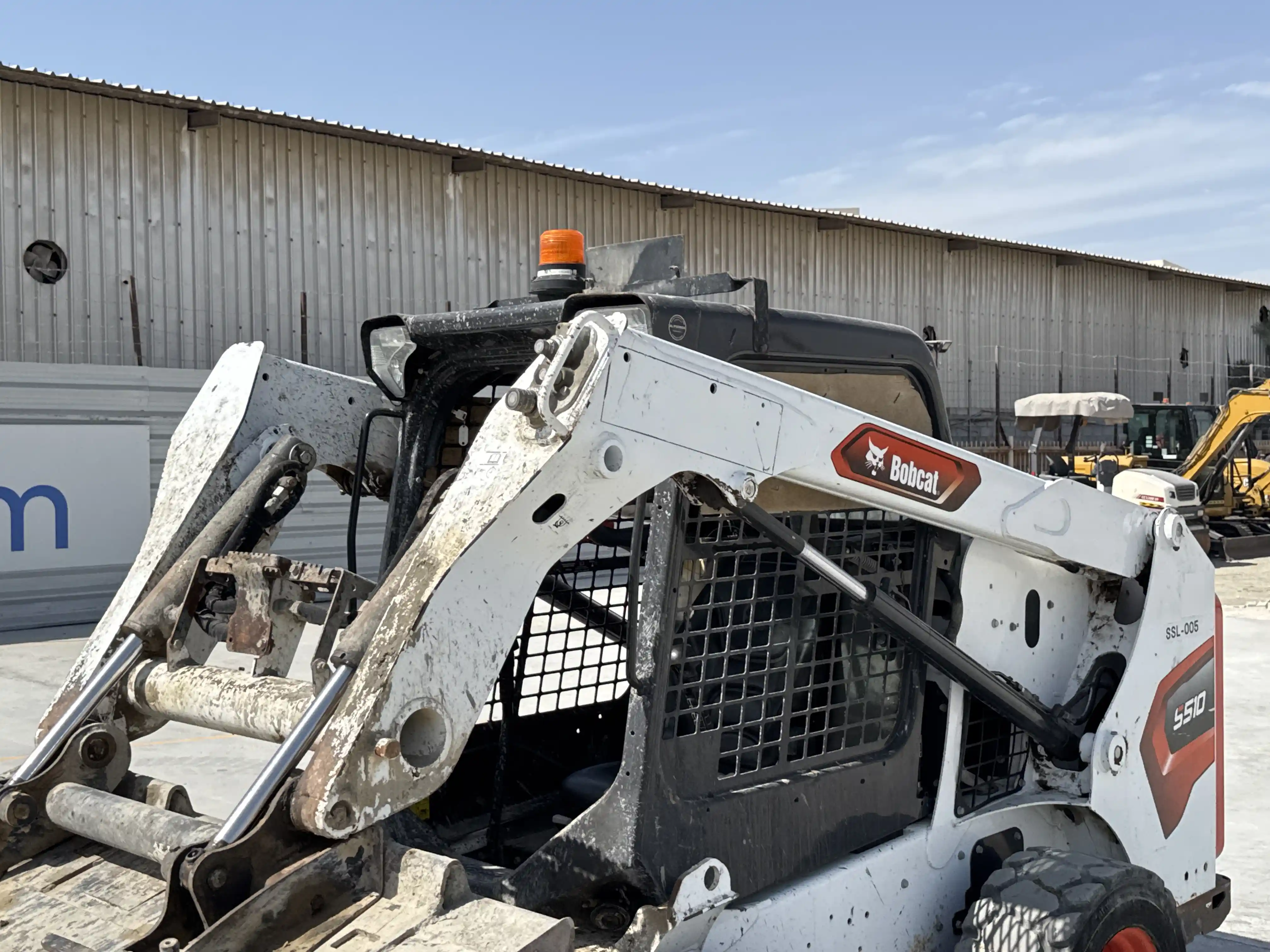 SSL-005-Bobcat-S510-skid-steer-loader-inspection-hydraulics-lift-arm-1