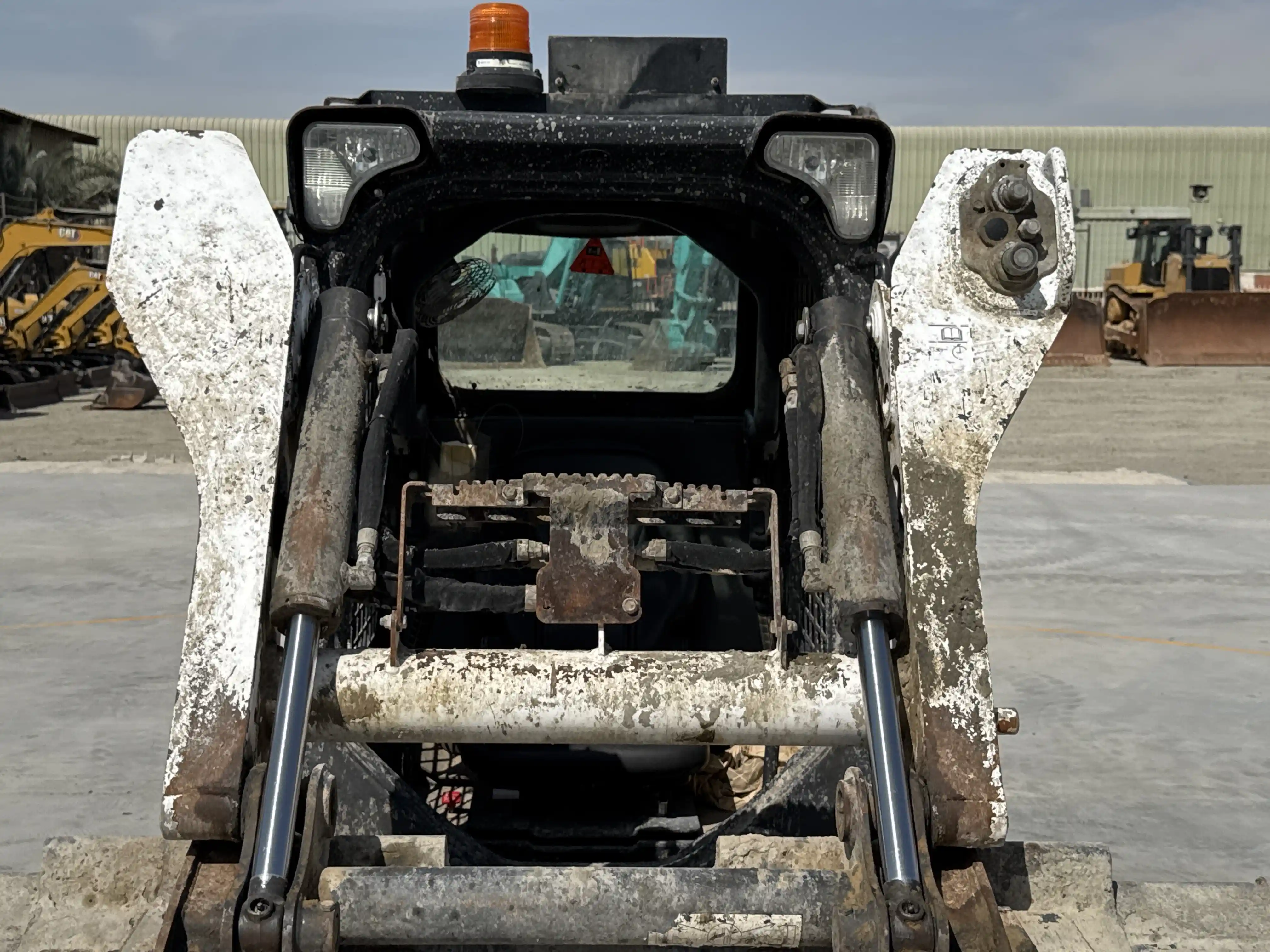 SSL-005-Bobcat-S510-skid-steer-loader-inspection-hydraulics-lift-arm-2