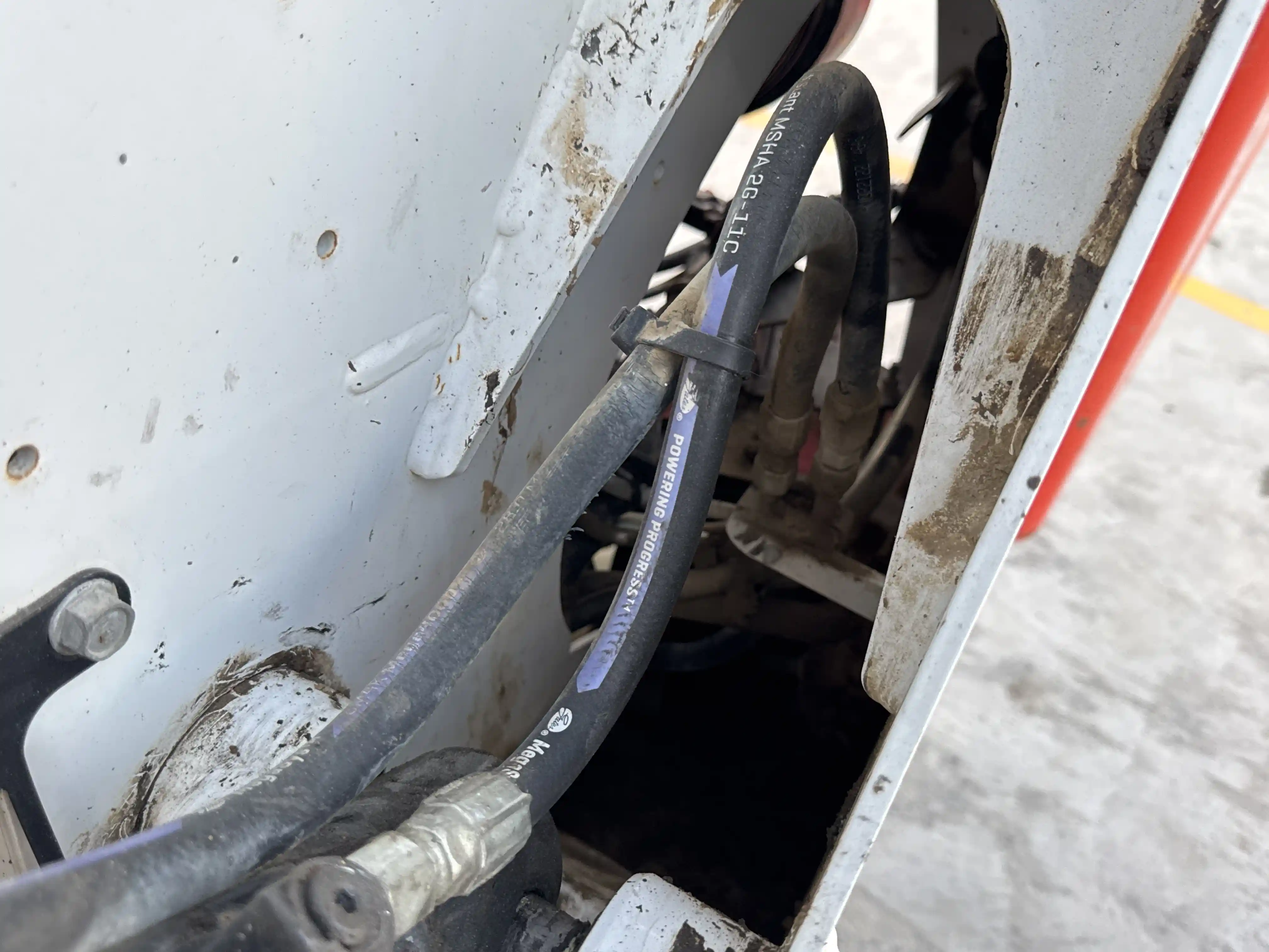 SSL-005-Bobcat-S510-skid-steer-loader-inspection-hydraulics-hydraulic-hoses-and-lines-5