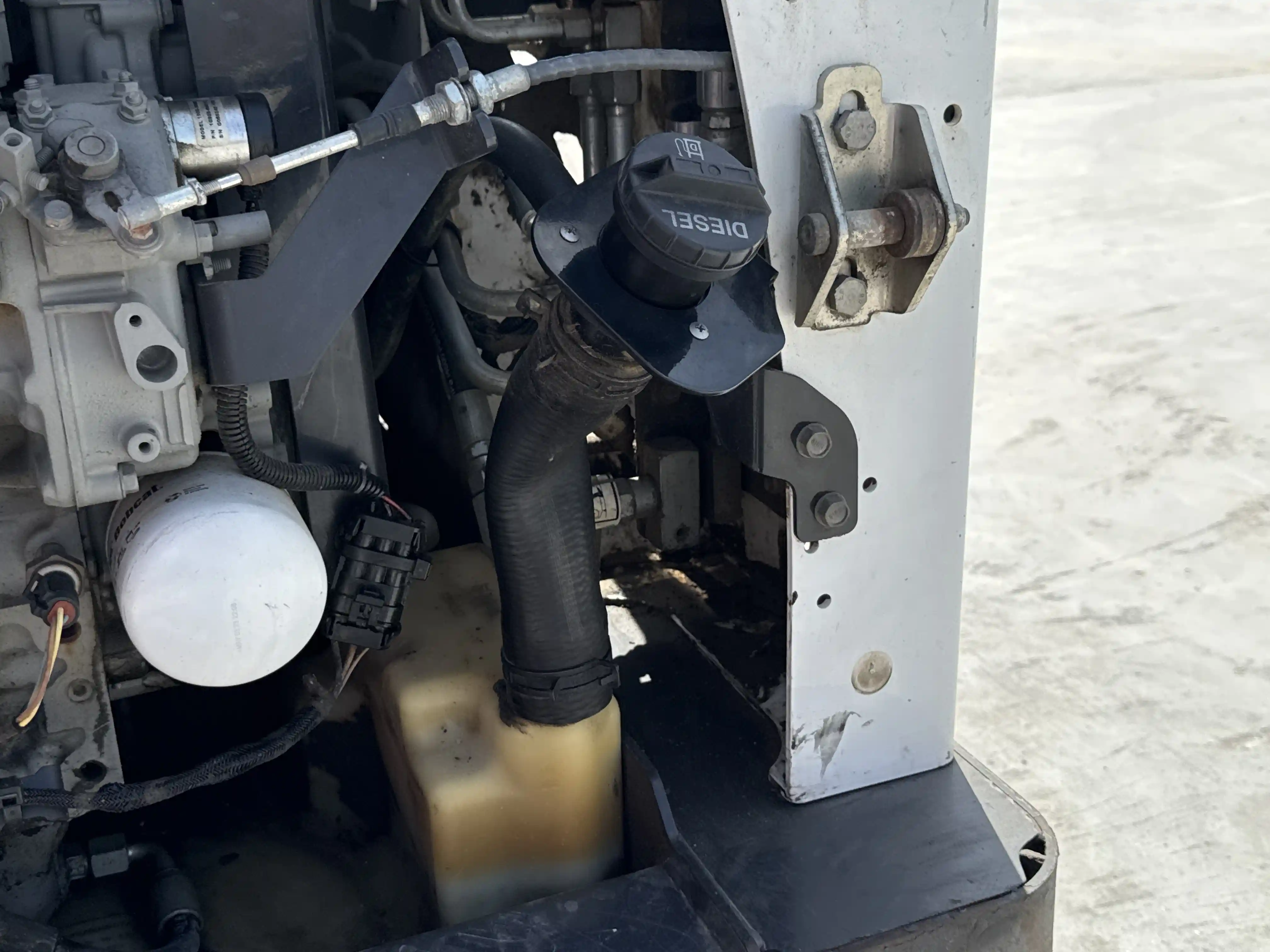SSL-005-Bobcat-S510-skid-steer-loader-inspection-engine-fuel-tank-1SSL-005-Bobcat-S510-skid-steer-loader-inspection-engine-fuel-tank-1