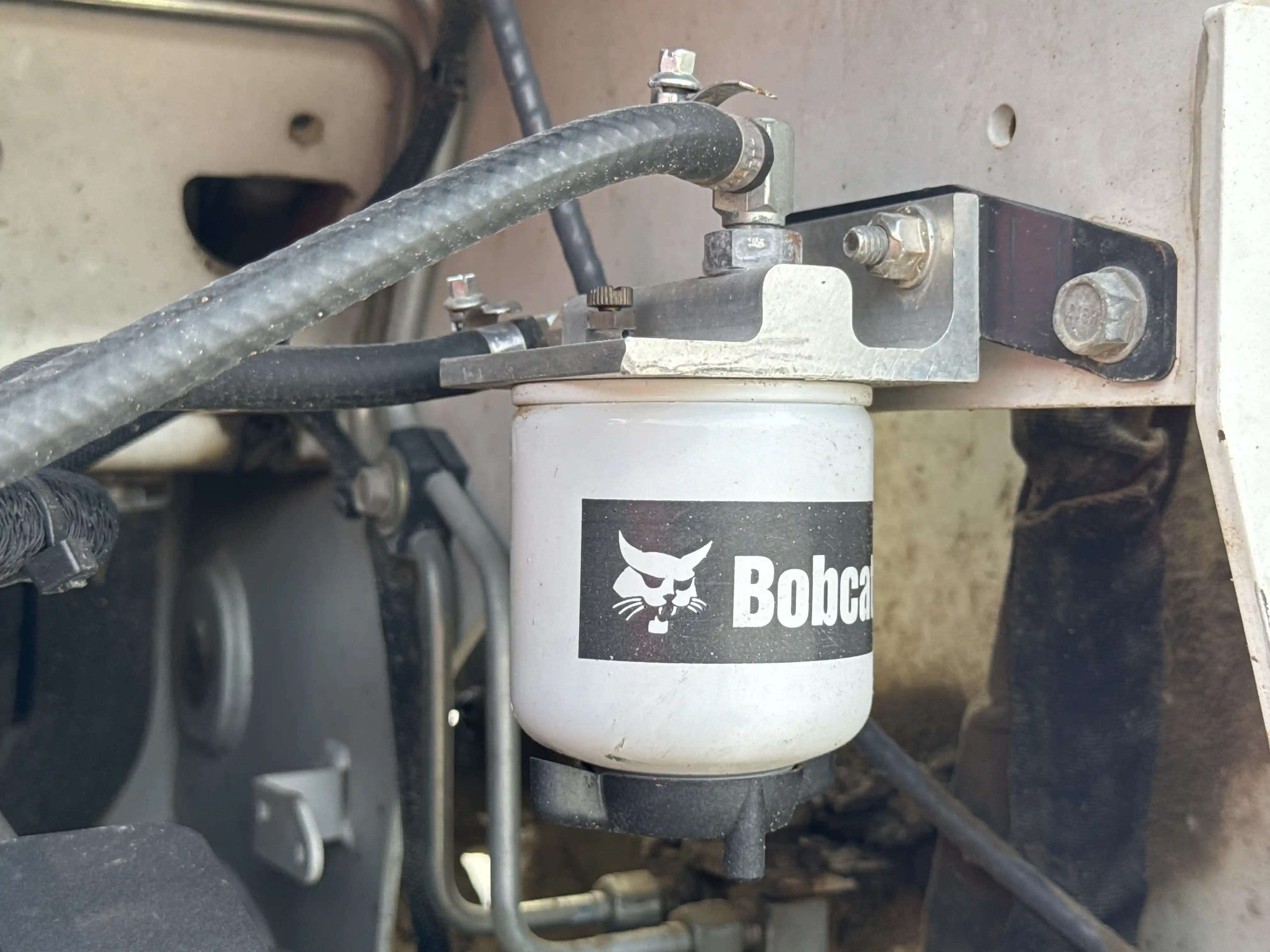 SSL-005-Bobcat-S510-skid-steer-loader-inspection-engine-fuel-leaks-1