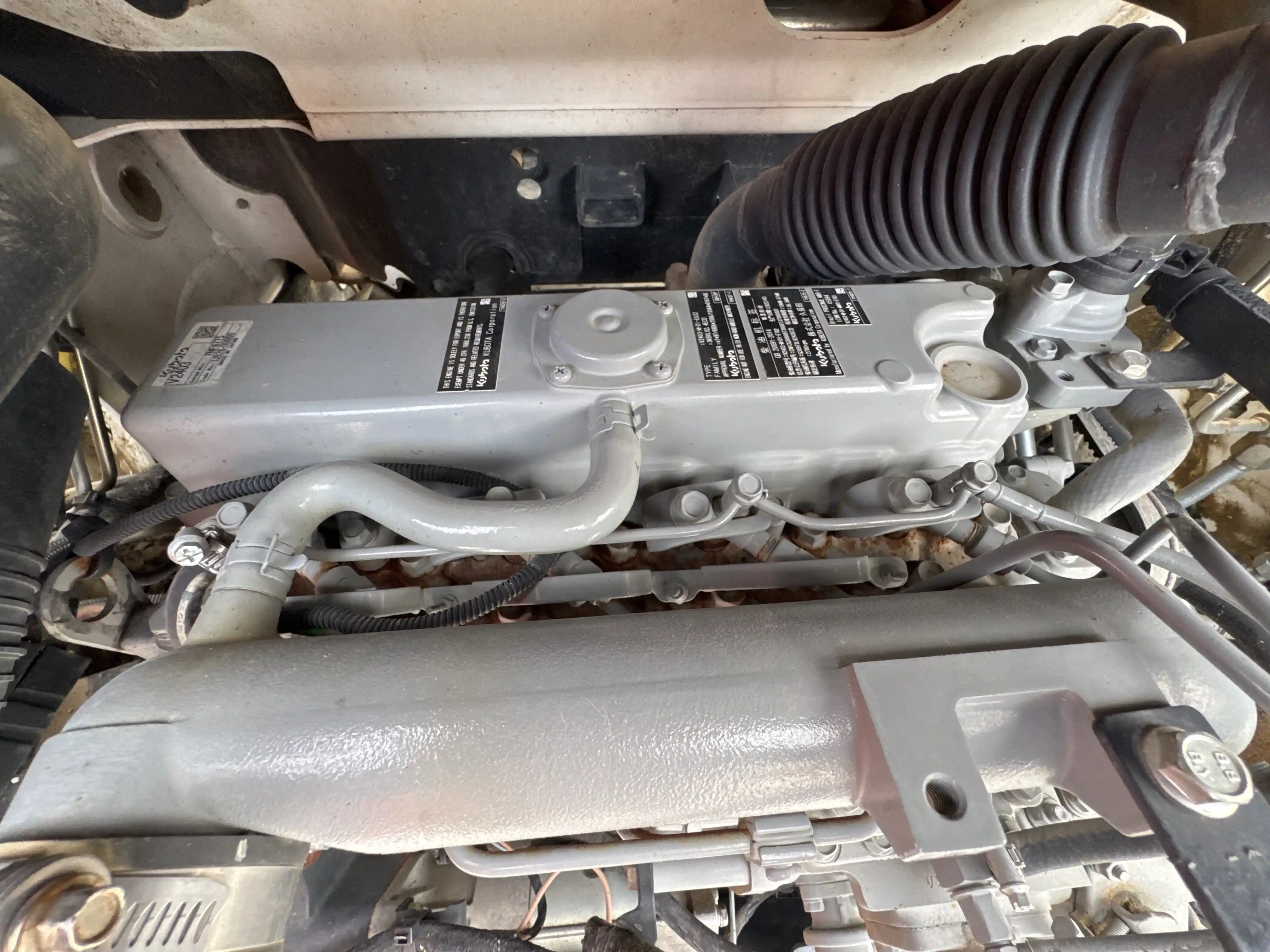 SSL-005-Bobcat-S510-skid-steer-loader-inspection-engine-engine-oil-leaks-2