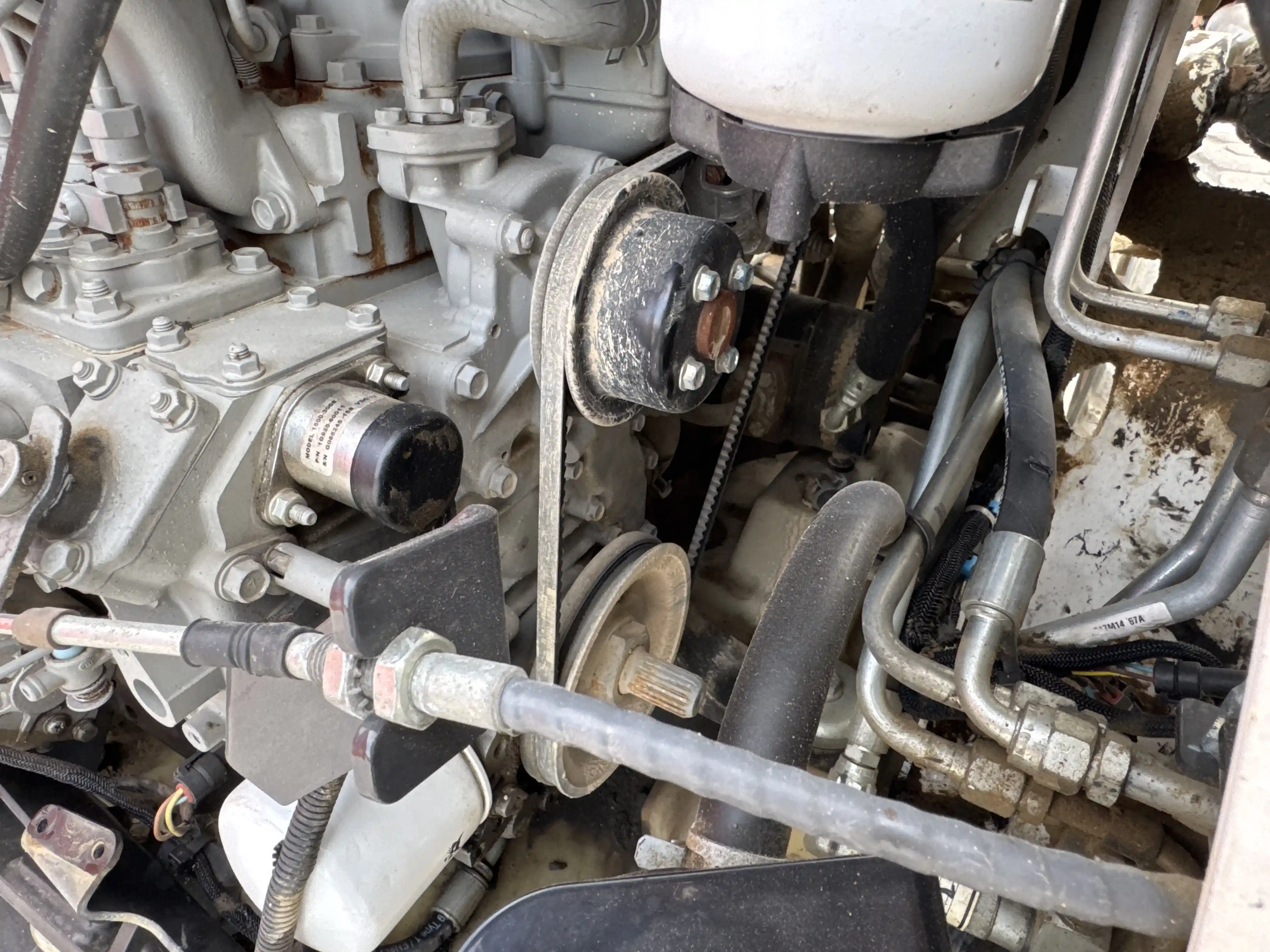 SSL-005-Bobcat-S510-skid-steer-loader-inspection-engine-engine-oil-leaks-4