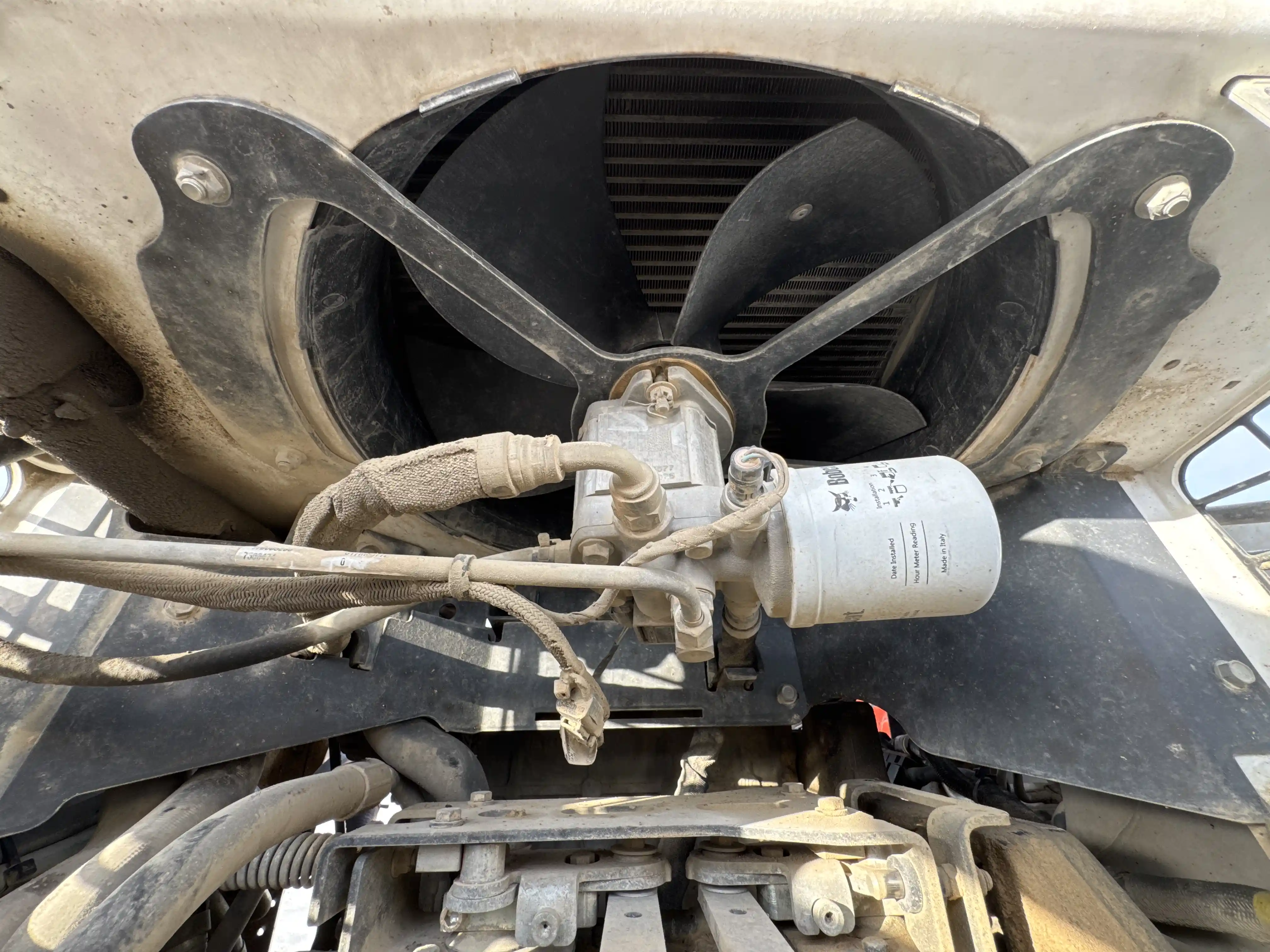 SSL-005-Bobcat-S510-skid-steer-loader-inspection-engine-cooling-fan-and-fan-guard-1