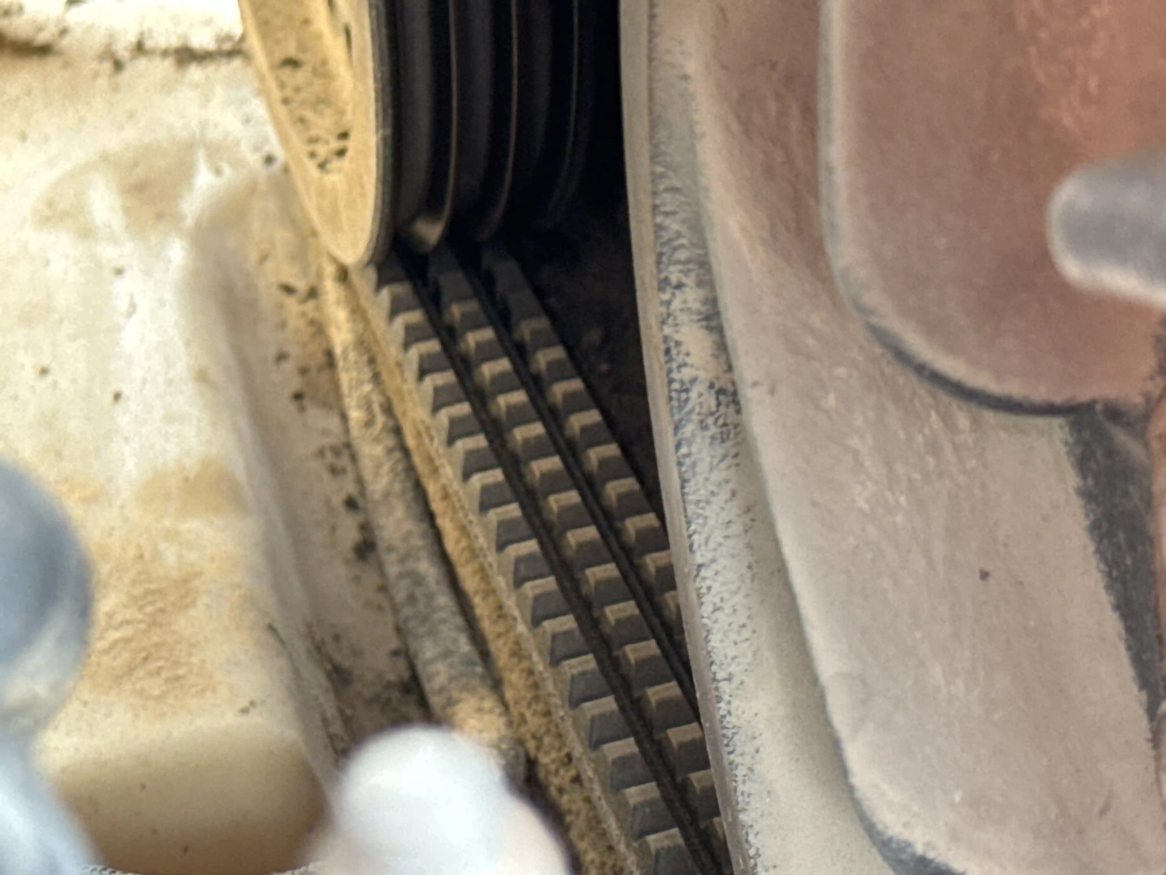 SSL-005-Bobcat-S510-skid-steer-loader-inspection-engine-belts-4
