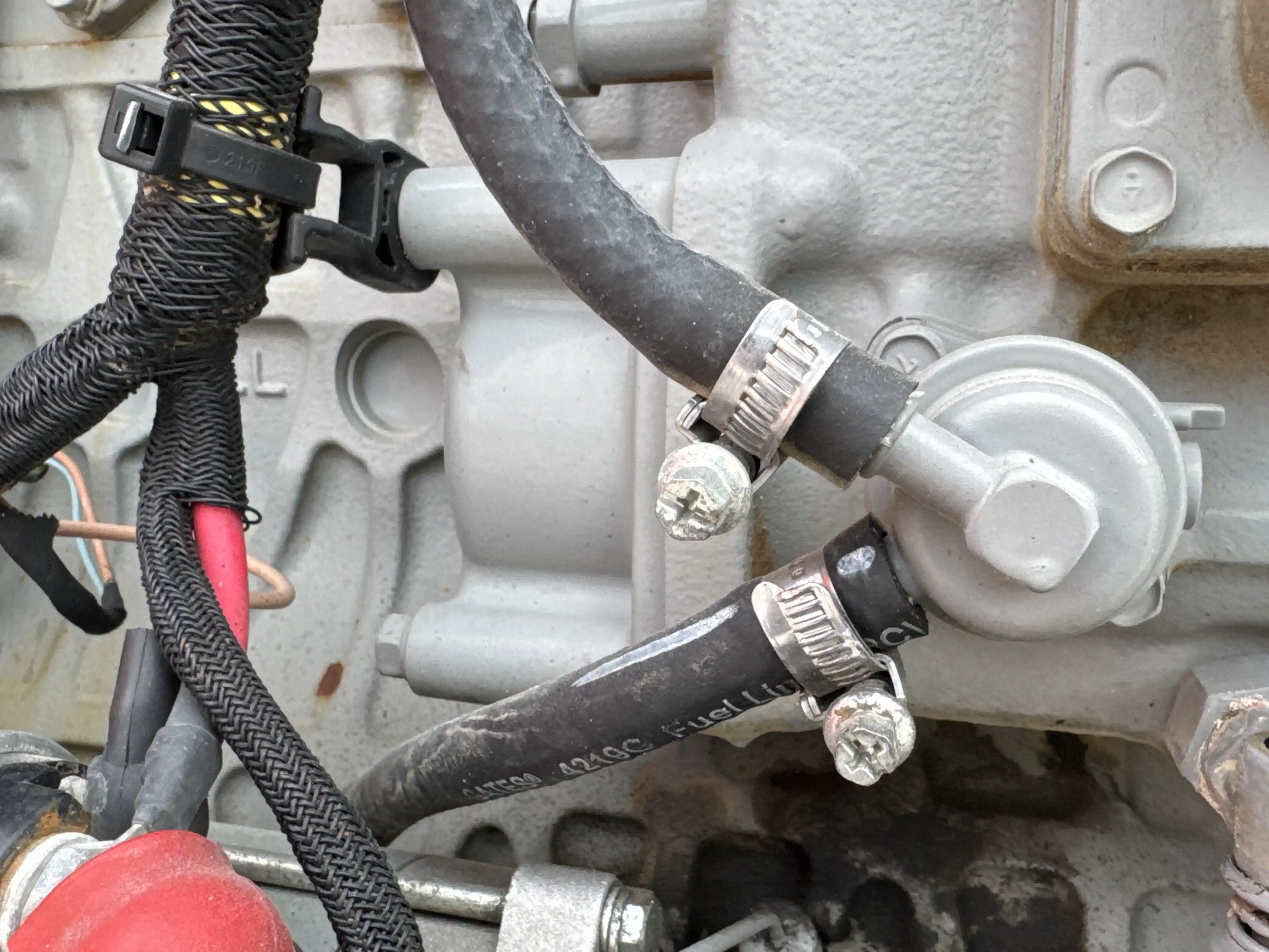 SSL-005-Bobcat-S510-skid-steer-loader-inspection-engine-hoses-2