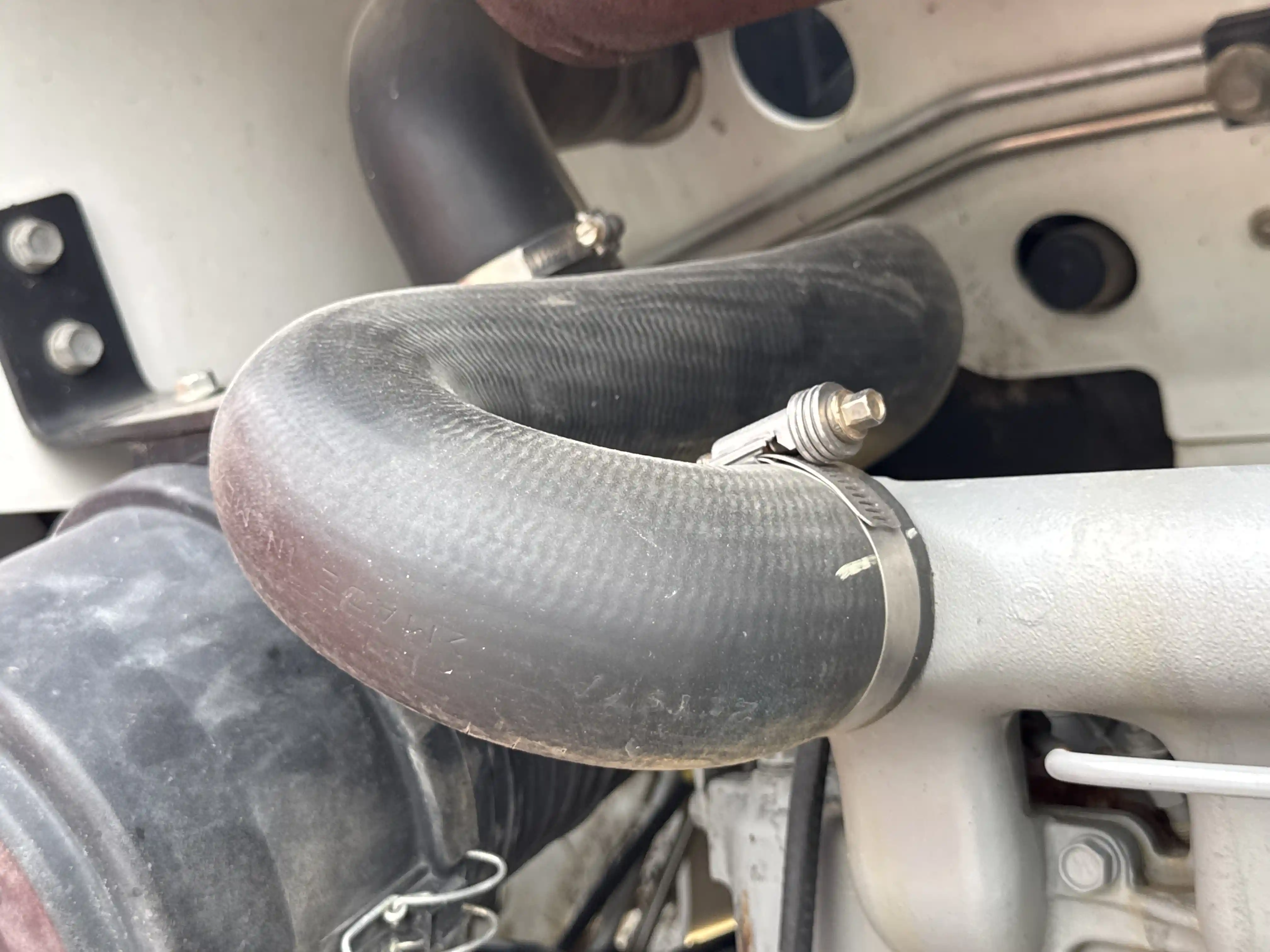 SSL-005-Bobcat-S510-skid-steer-loader-inspection-engine-hoses-3