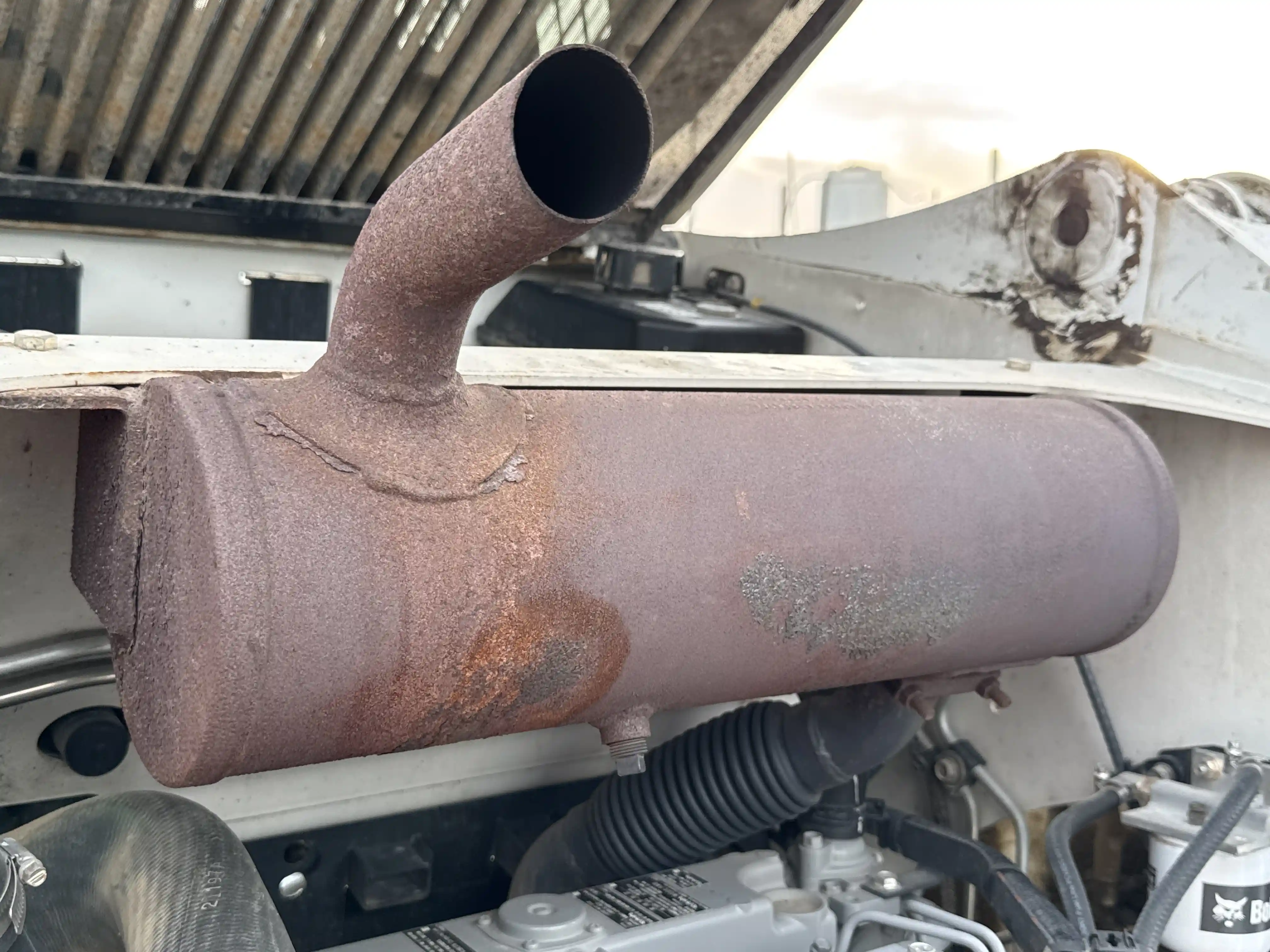 SSL-005-Bobcat-S510-skid-steer-loader-inspection-engine-exhaust-system-1