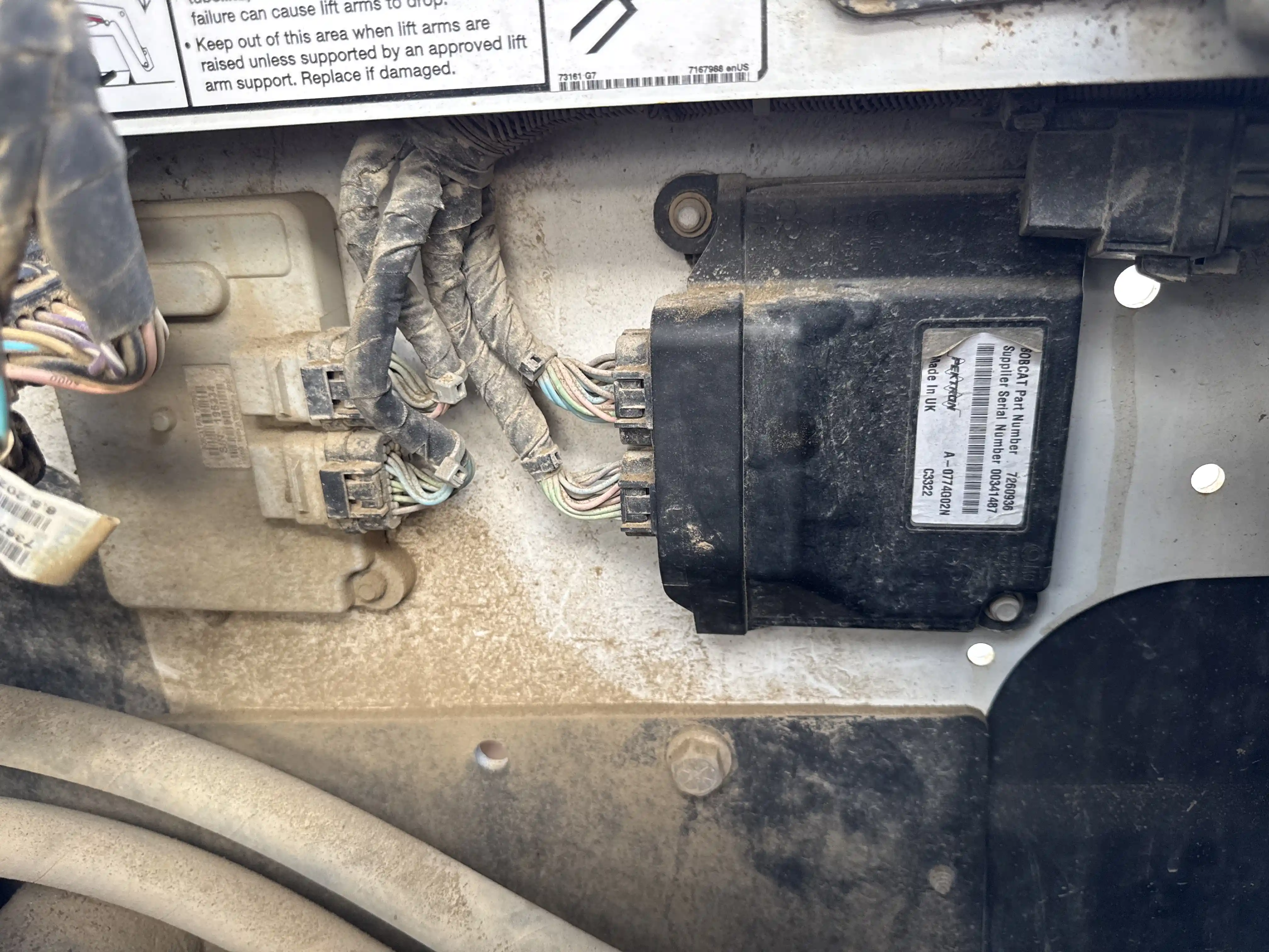 SSL-005-Bobcat-S510-skid-steer-loader-inspection-electronics-main-harness-5