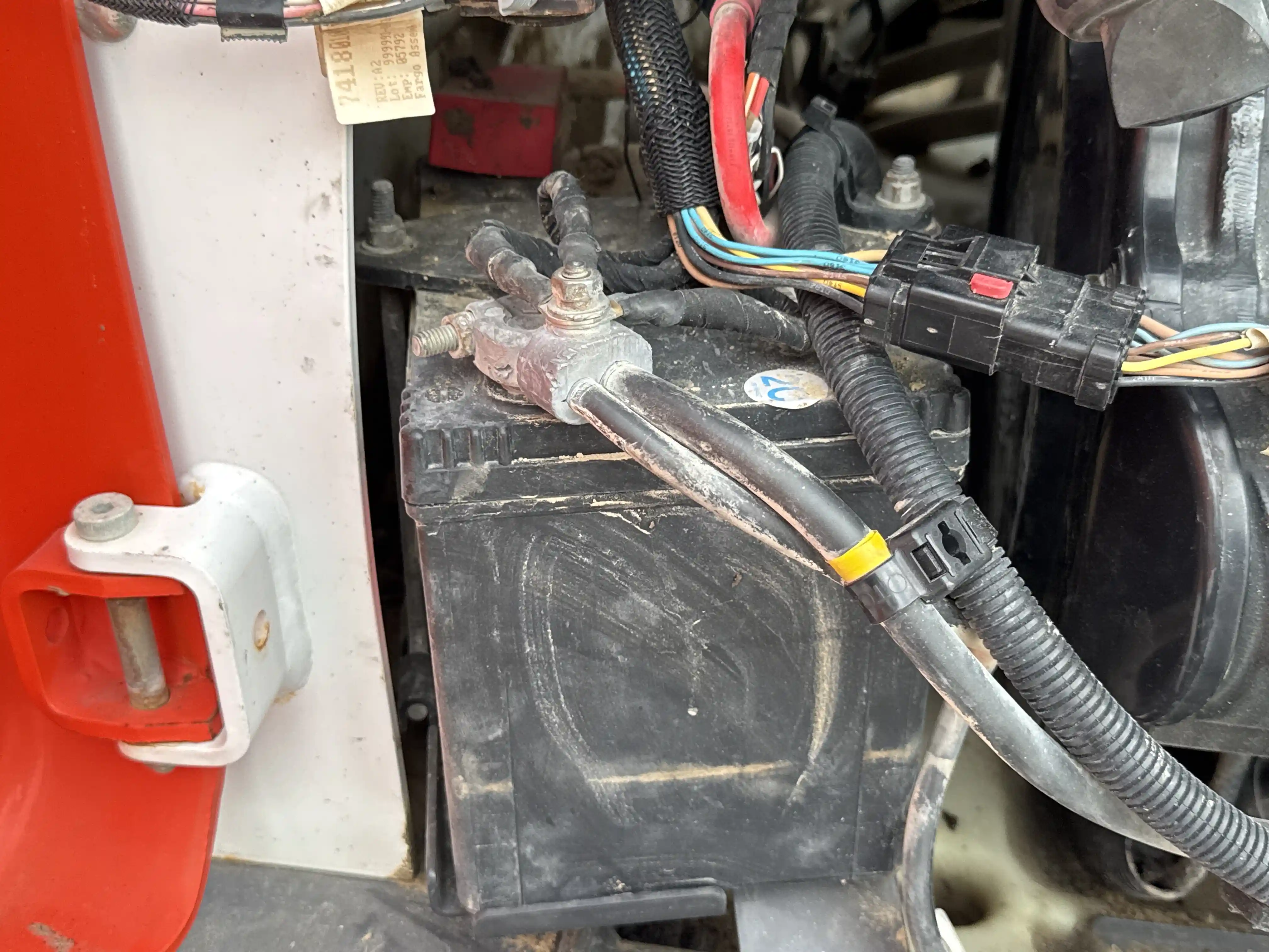SSL-005-Bobcat-S510-skid-steer-loader-inspection-electronics-battery-1
