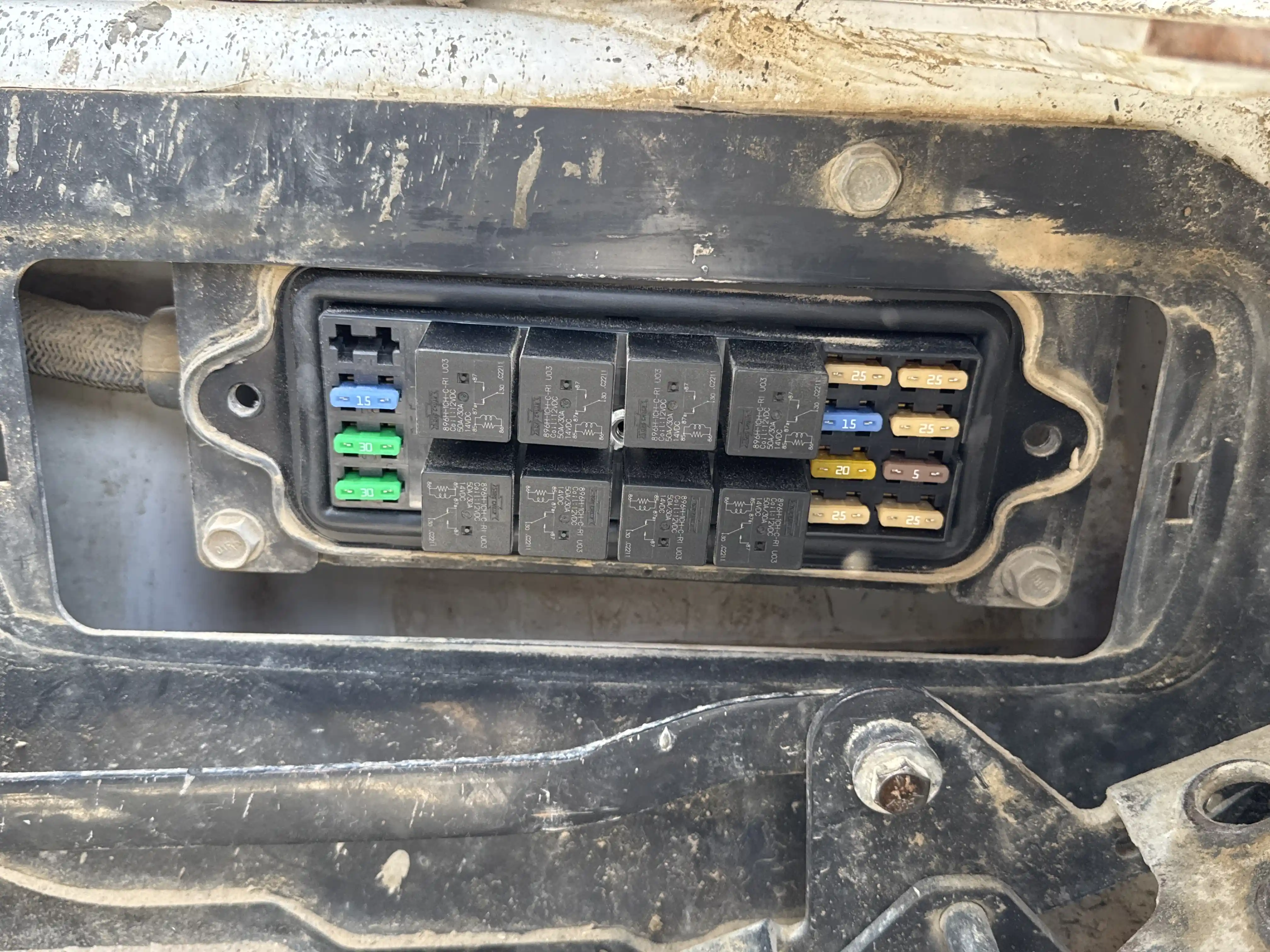 SSL-005-Bobcat-S510-skid-steer-loader-inspection-electronics-fuse-box-1