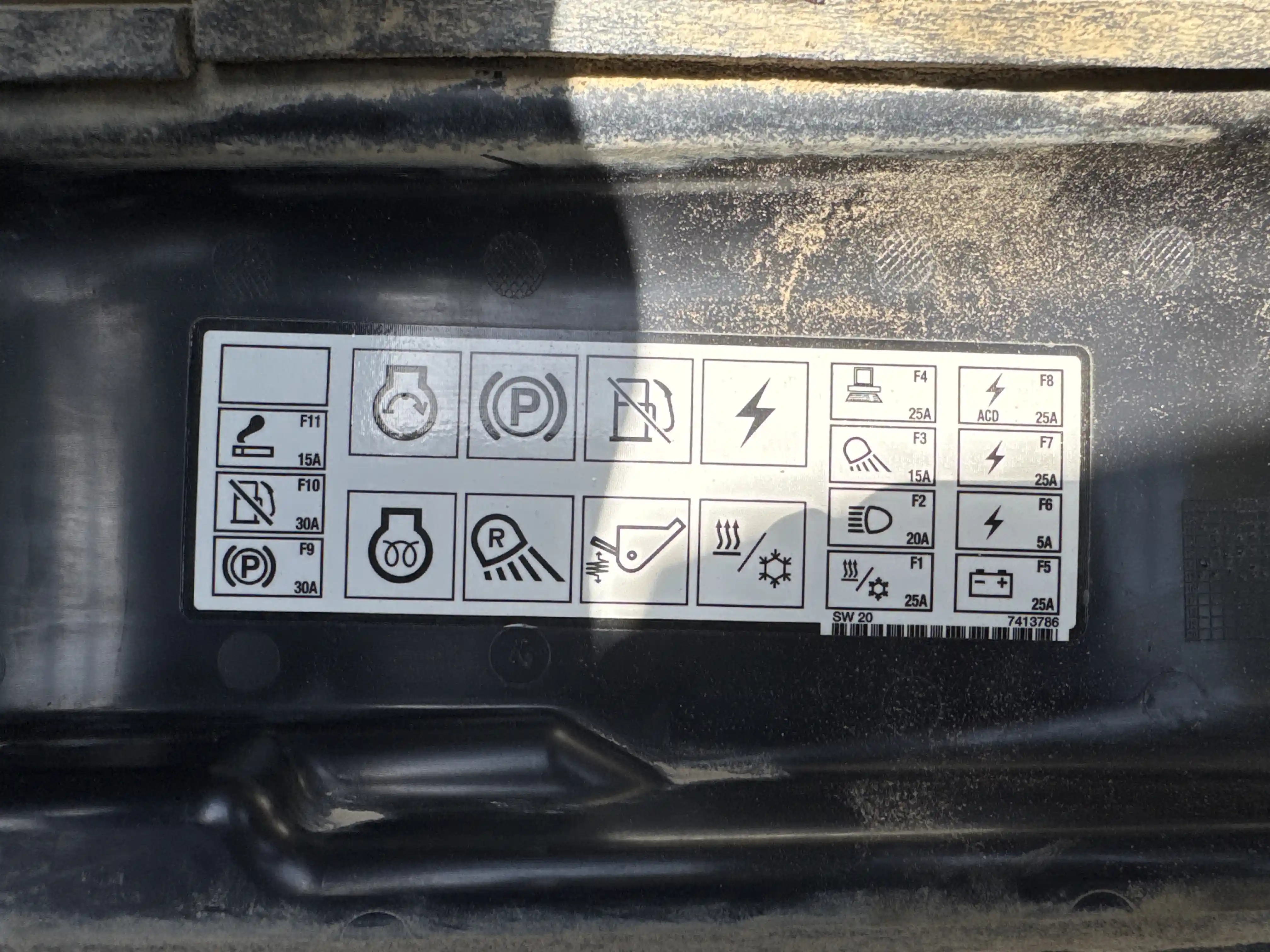SSL-005-Bobcat-S510-skid-steer-loader-inspection-electronics-fuse-box-3