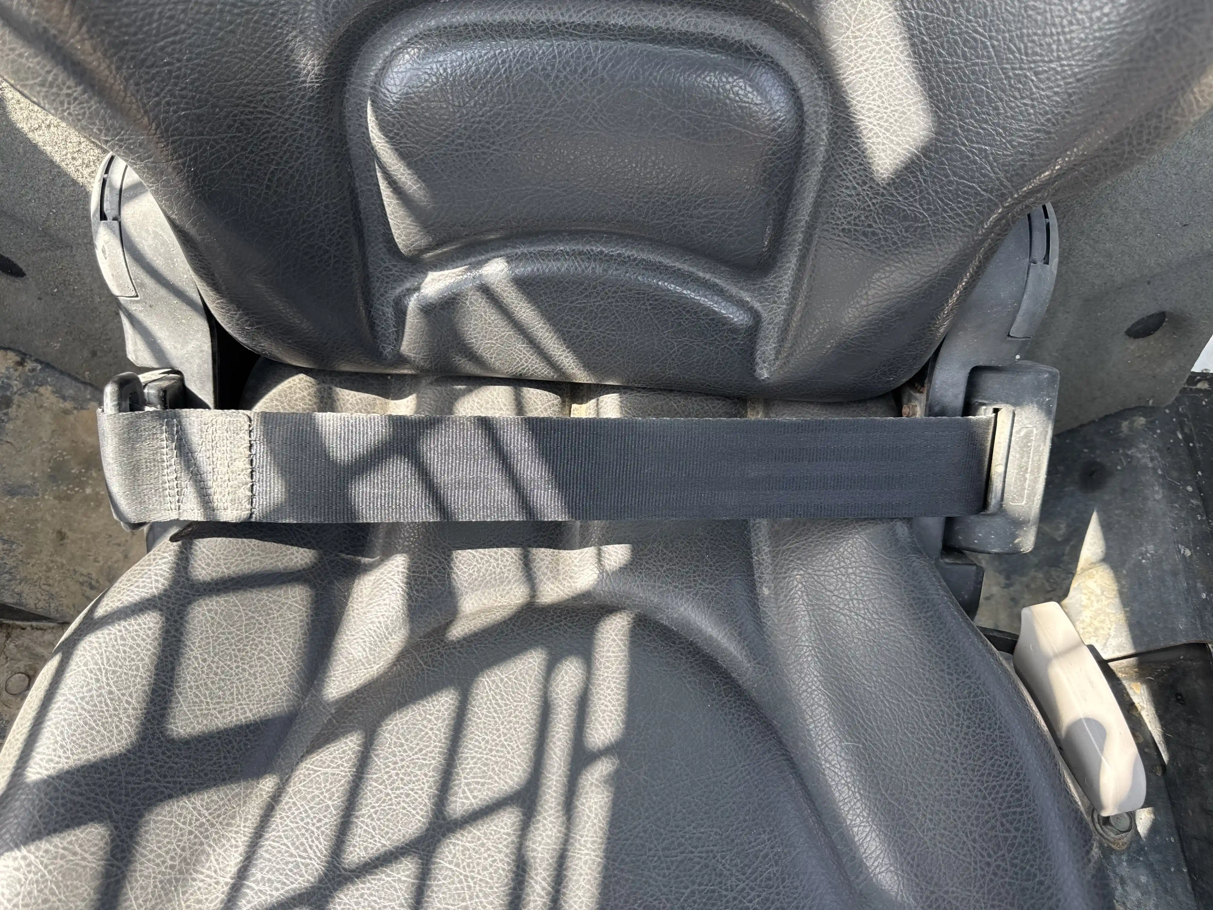 SSL-005-Bobcat-S510-skid-steer-loader-inspection-safety-seat-belts-1
