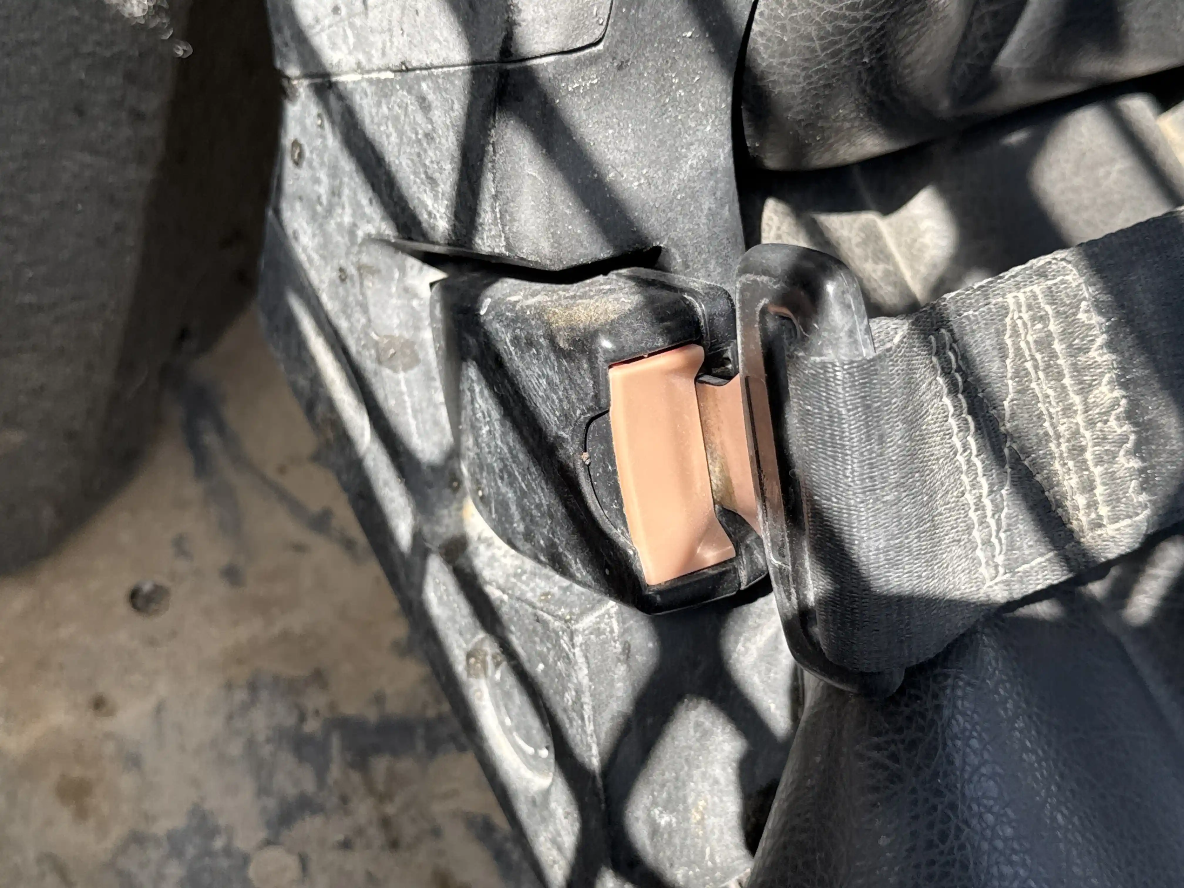 SSL-005-Bobcat-S510-skid-steer-loader-inspection-safety-seat-belts-2