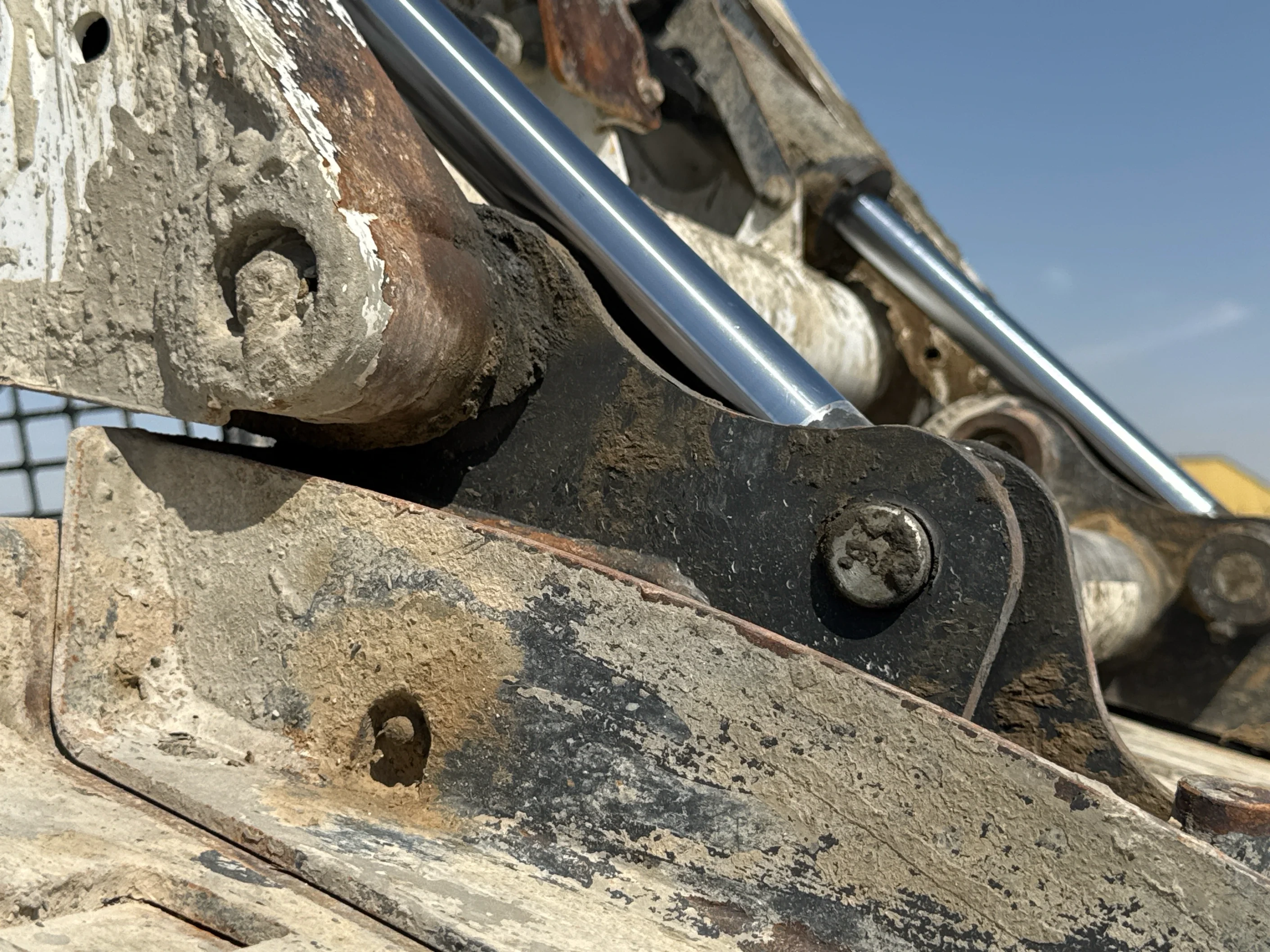 SSL-005-Bobcat-S510-skid-steer-loader-inspection-chassis-pins-and-bushings-lift-arm-to-bucket-3