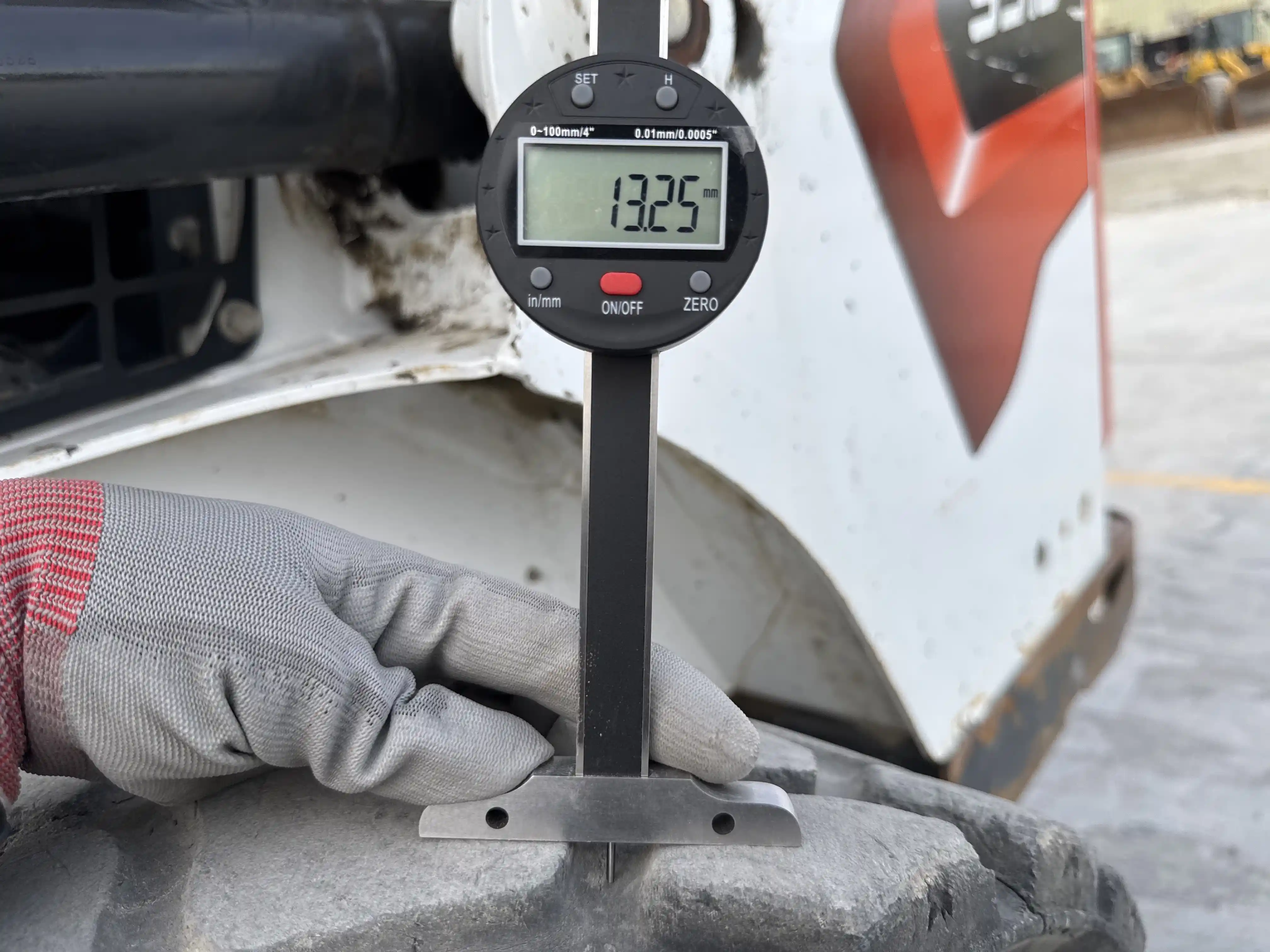 SSL-005-Bobcat-S510-skid-steer-loader-inspection-chassis-left-rear-tire-tread-depth
