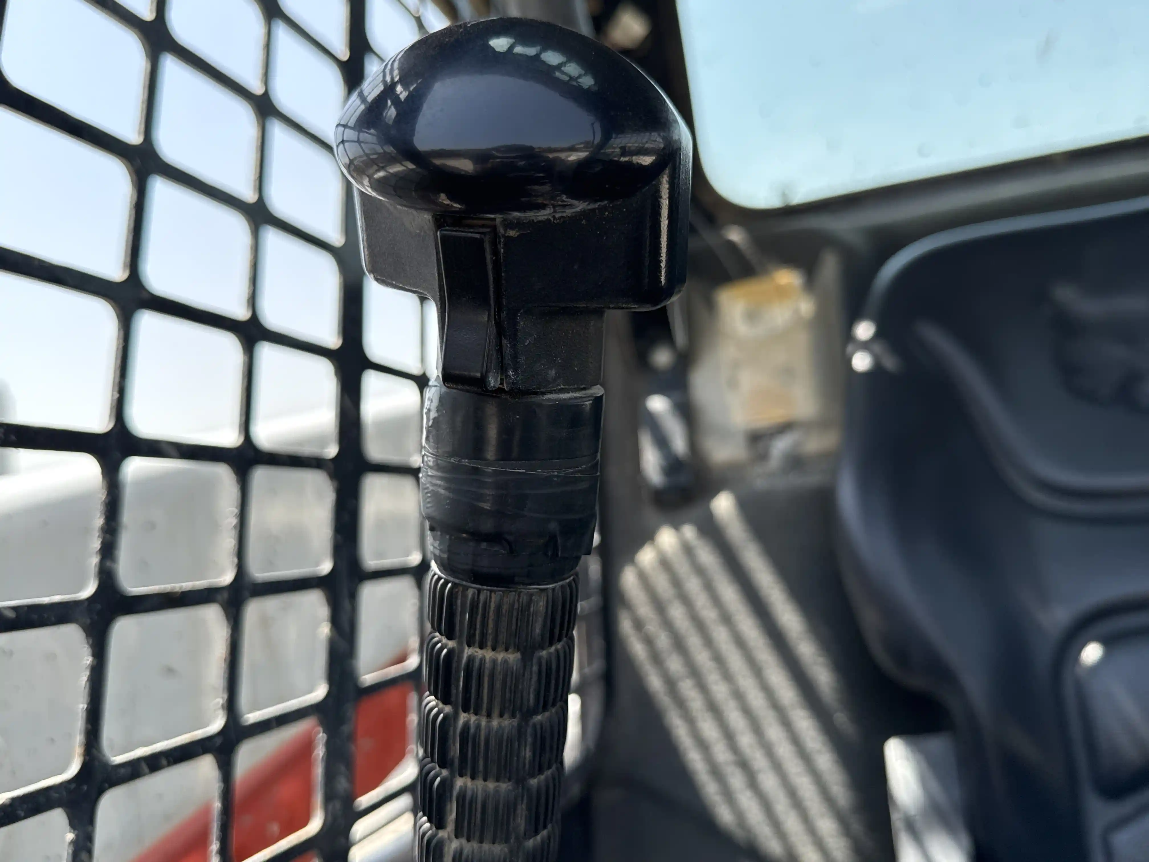 SSL-005-Bobcat-S510-skid-steer-loader-inspection-cabin-joysticks-1