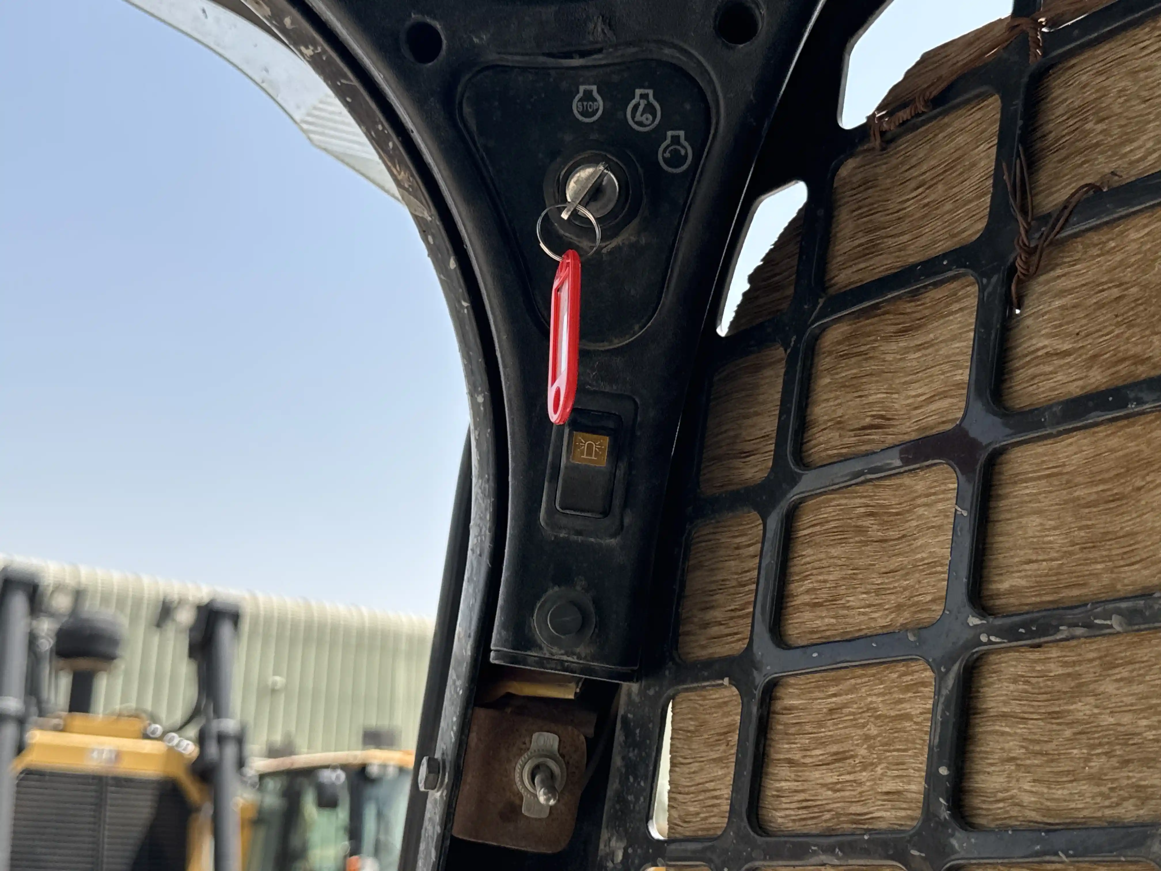 SSL-005-Bobcat-S510-skid-steer-loader-inspection-cabin-electronic-instrument-board-1